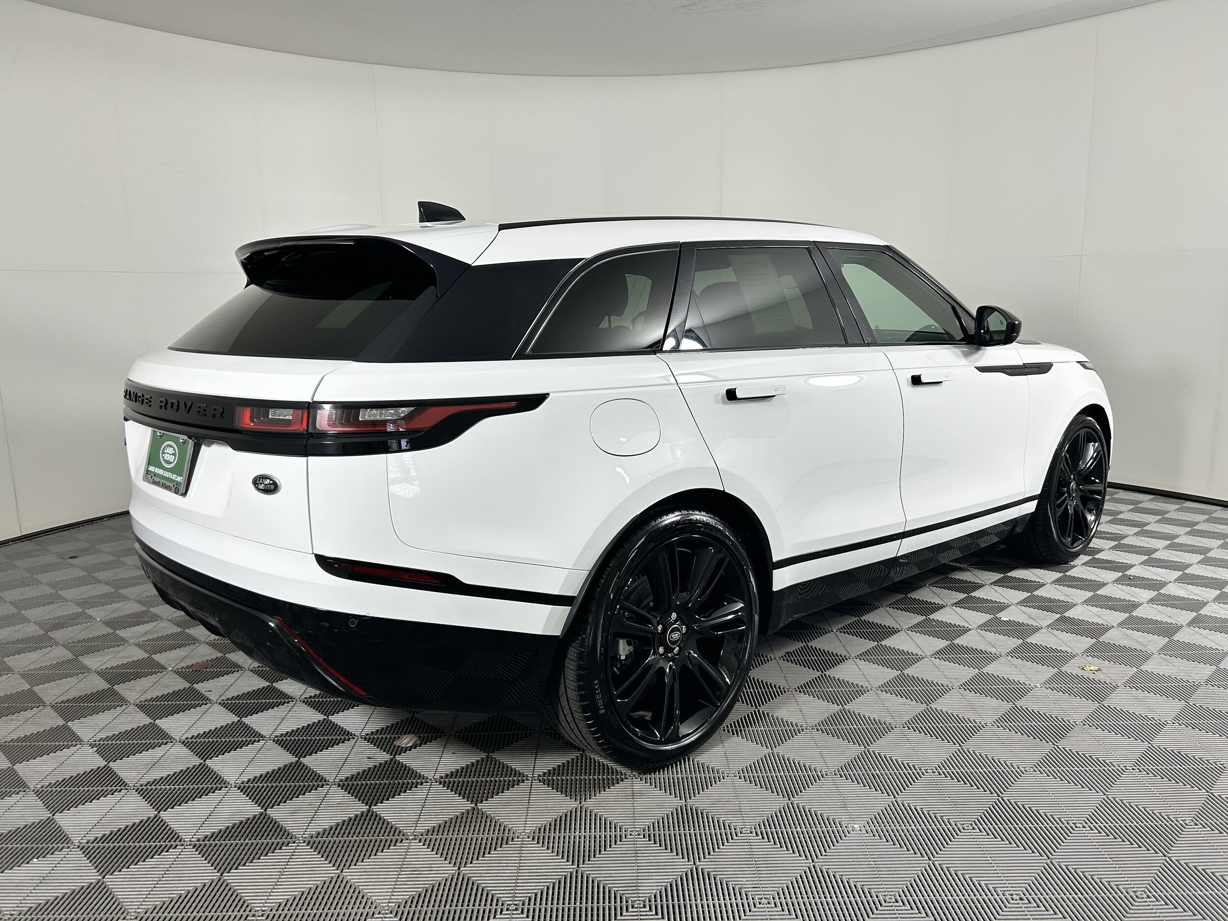 2022 Land Rover Range Rover Velar R-Dynamic S photo 2