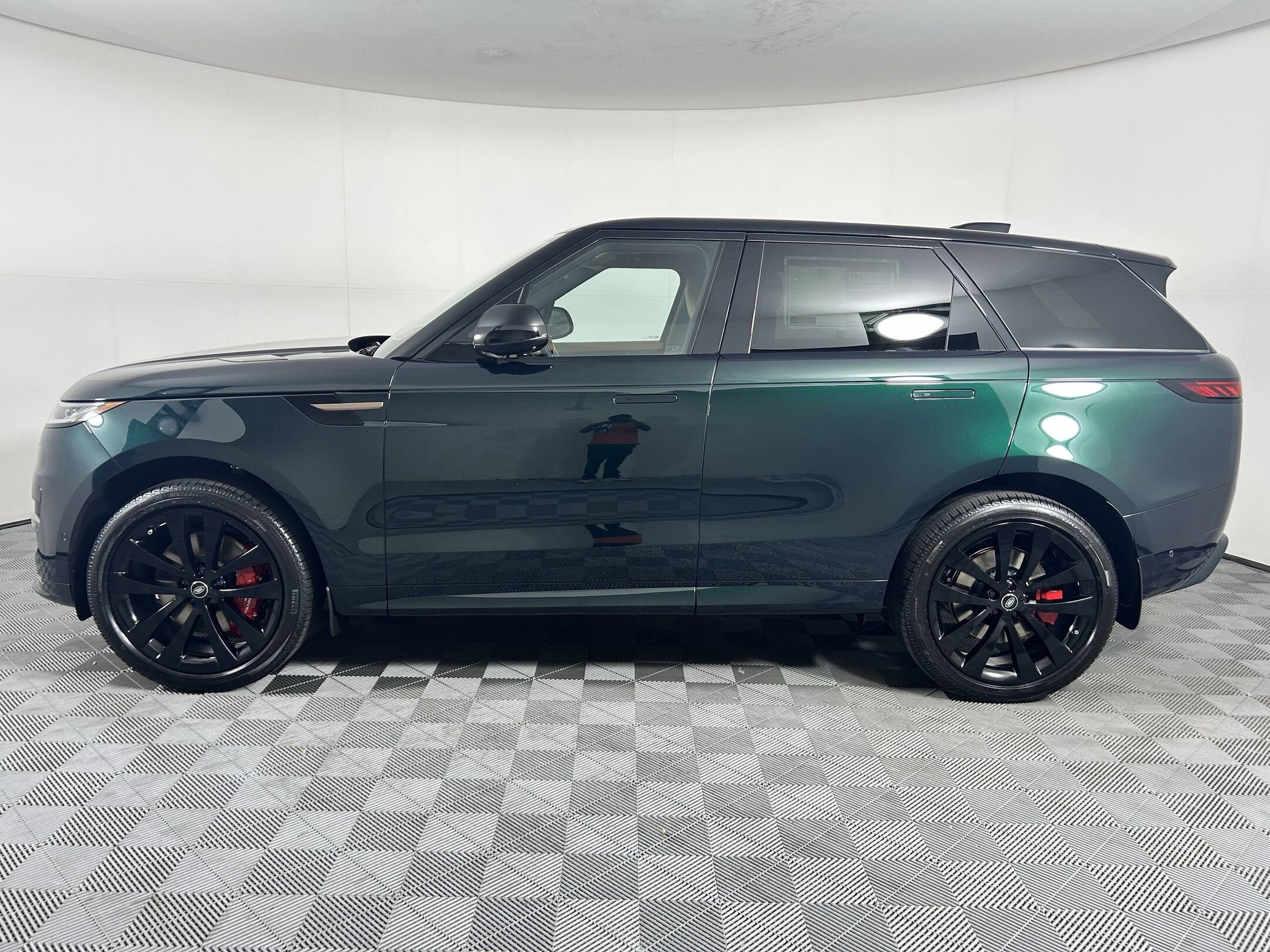 2025 Land Rover Range Rover Sport P530 Dynamic SE photo 2