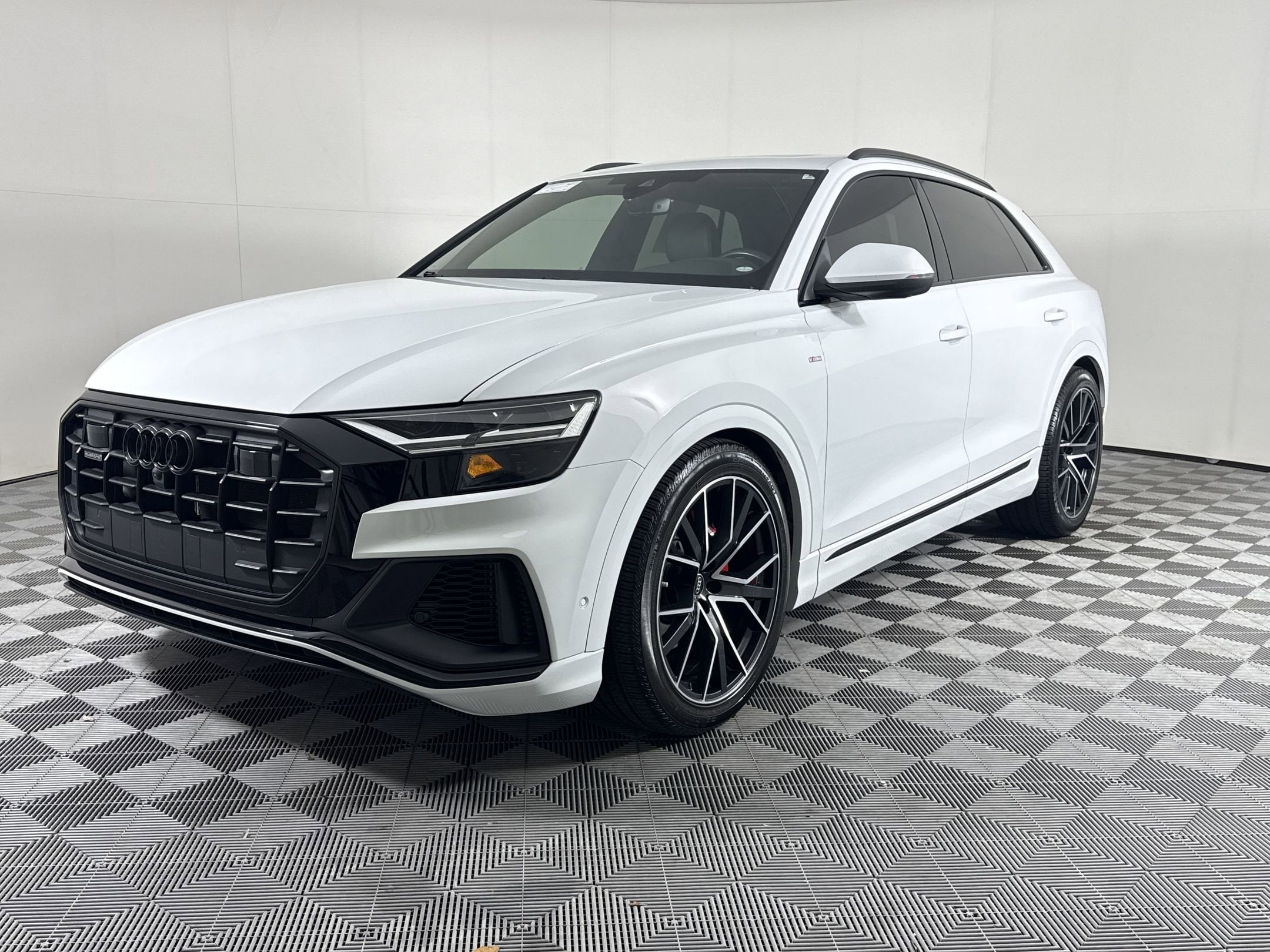 2022 Audi Q8 55 Premium Plus Tiptonic quattro's photo