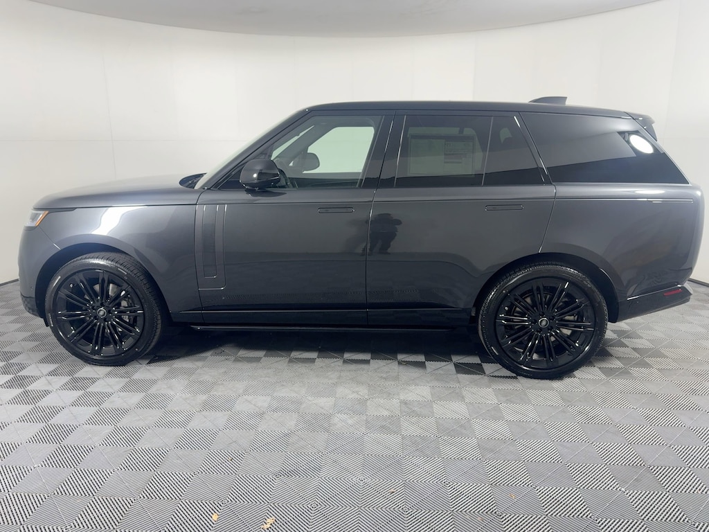 New 2025 Land Rover Range Rover P400 SE SUV