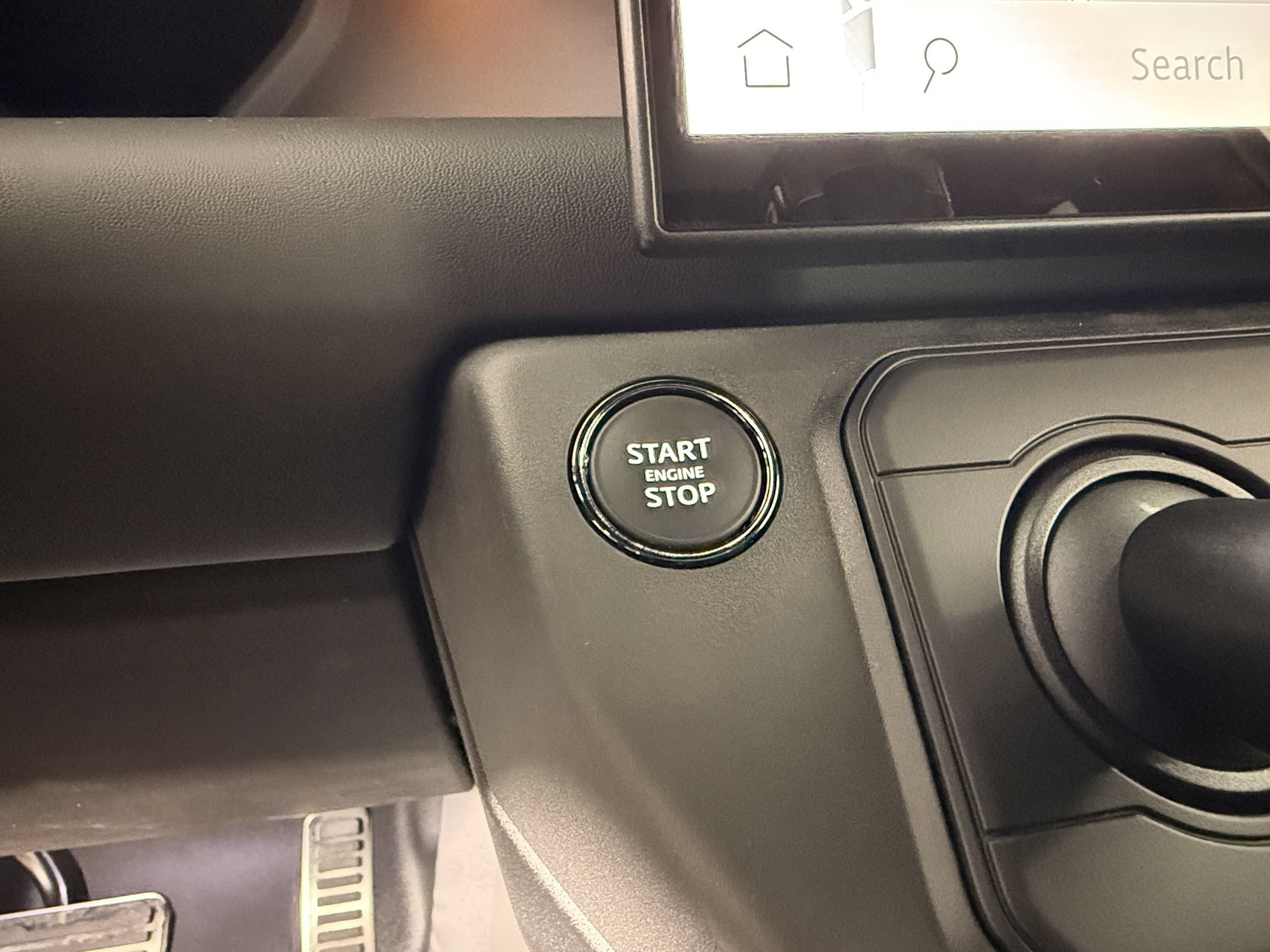 2026 Land Rover Defender OCTA - Photo 18