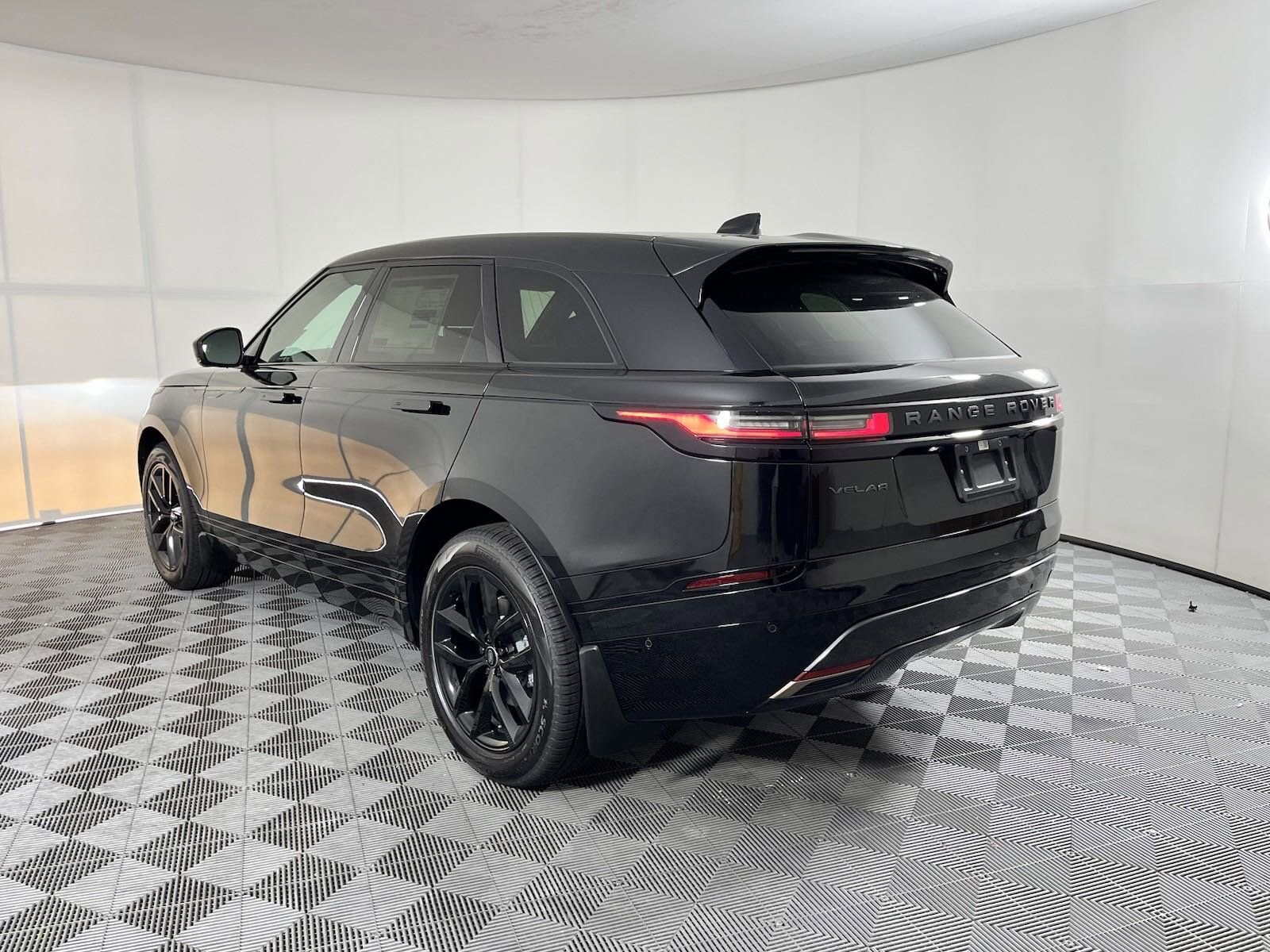 2025 Land Rover Range Rover Velar SE photo 2