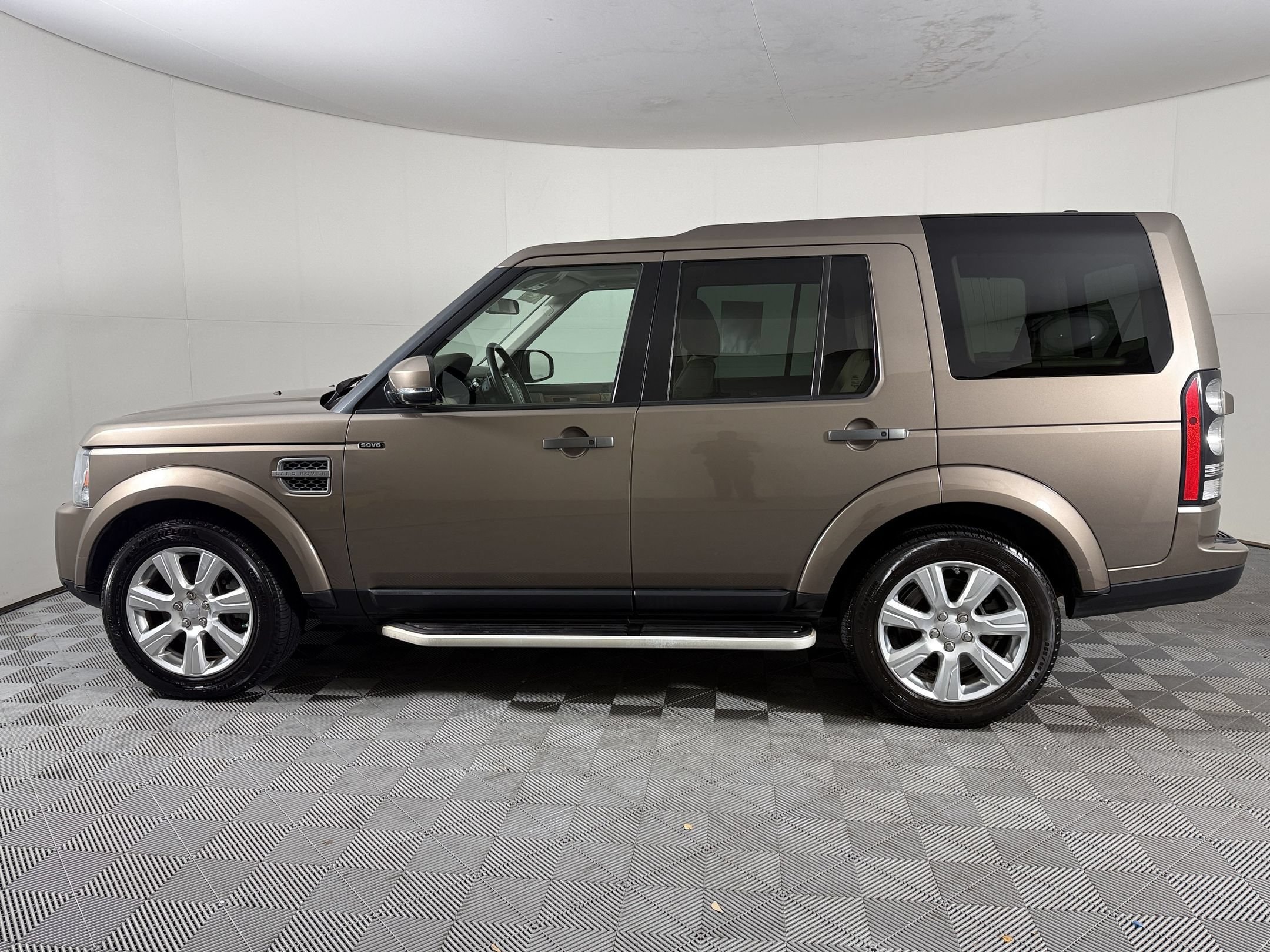 Used 2015 Land Rover LR4 HSE with VIN SALAG2V68FA776638 for sale in Fairburn, GA