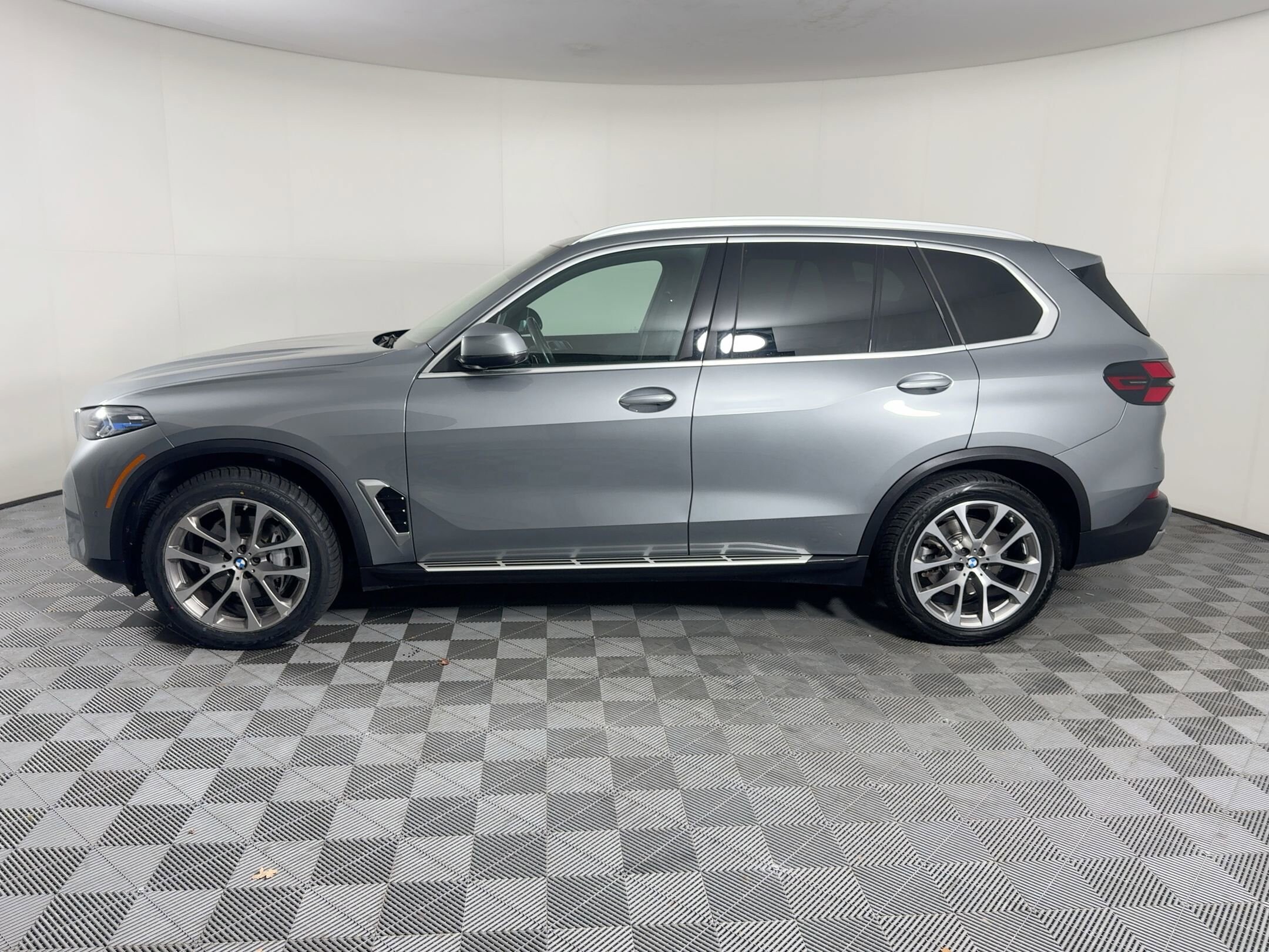 2024 Bmw X5 xDrive40i photo 2