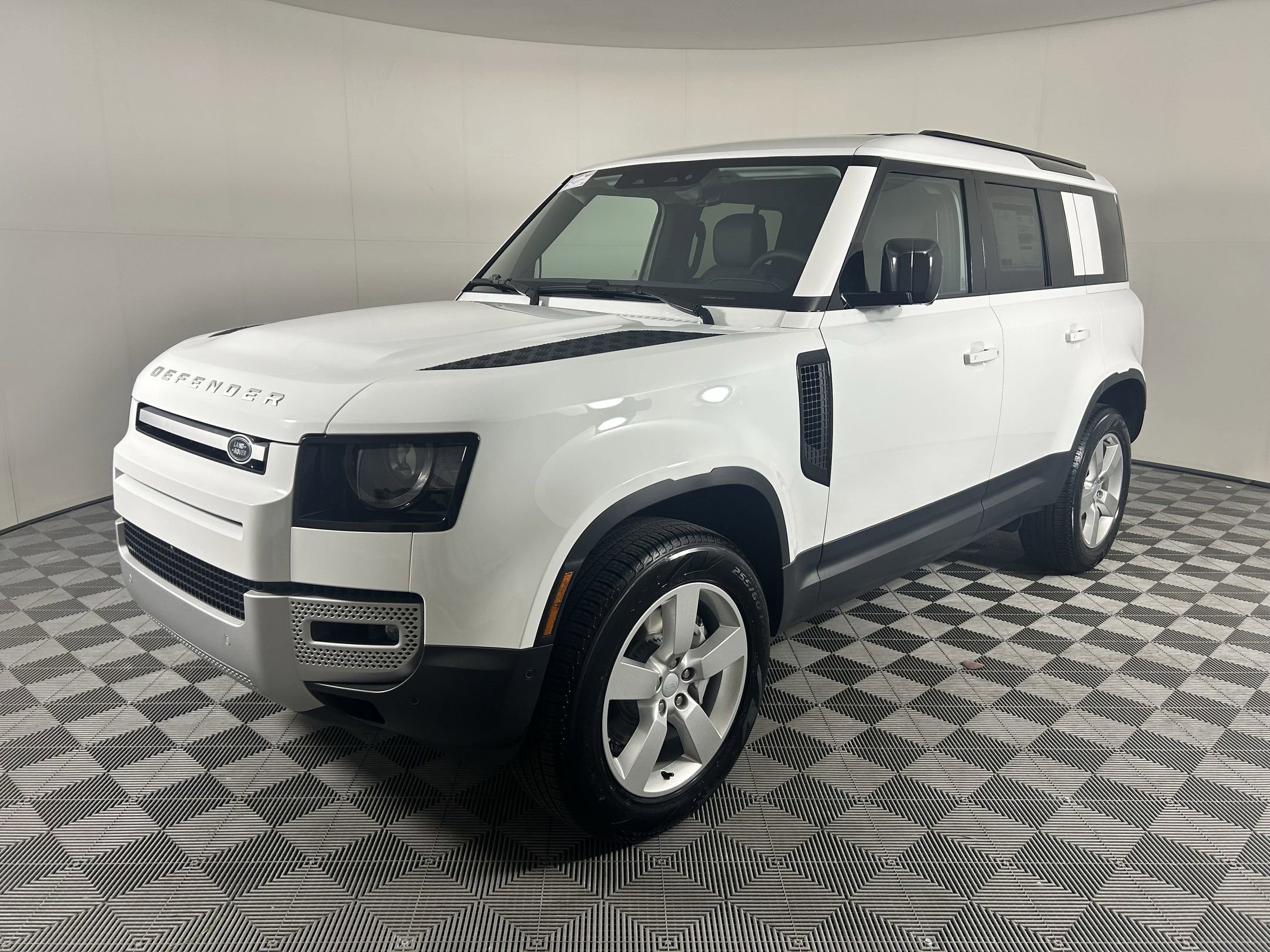 2025 Land Rover Defender 110 S