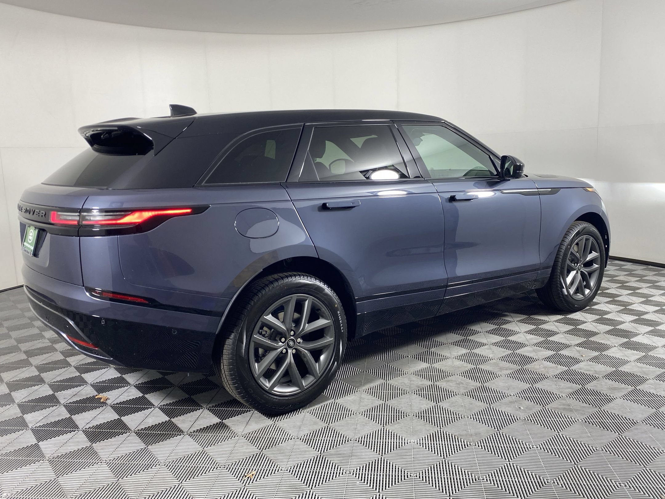 2026 Land Rover Range Rover Velar Dynamic SE SUV