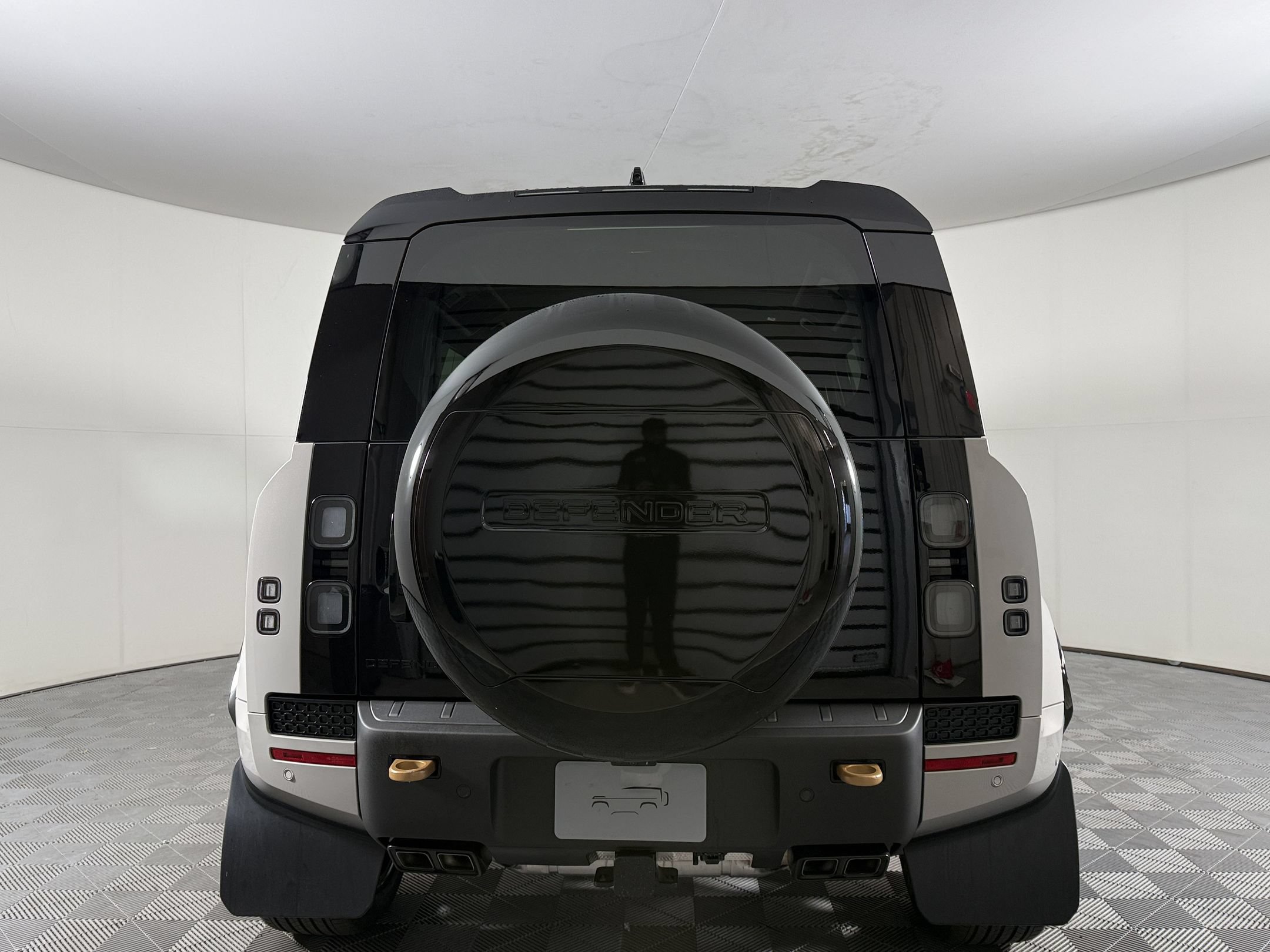 2026 Land Rover Defender OCTA - Photo 10