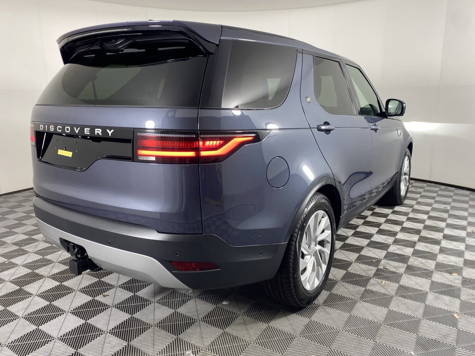 2025 Land Rover Discovery S SUV