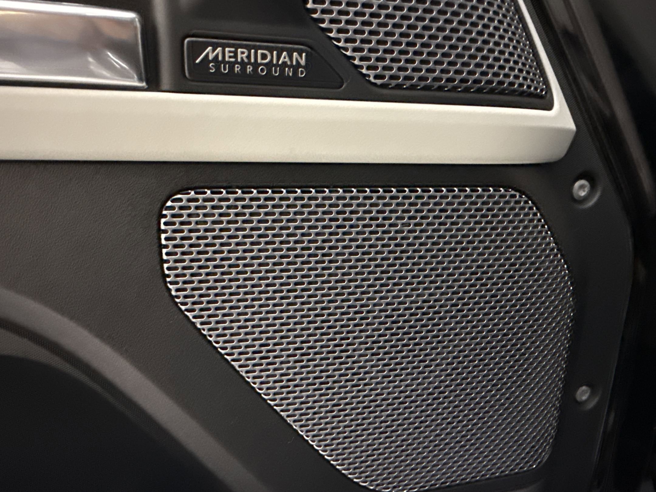 2022 Land Rover Defender X-Dynamic SE - Photo 21