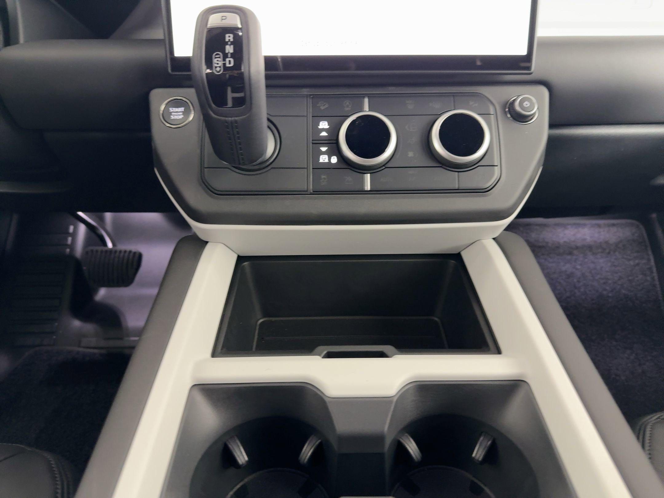 2026 Land Rover Defender S - Photo 23