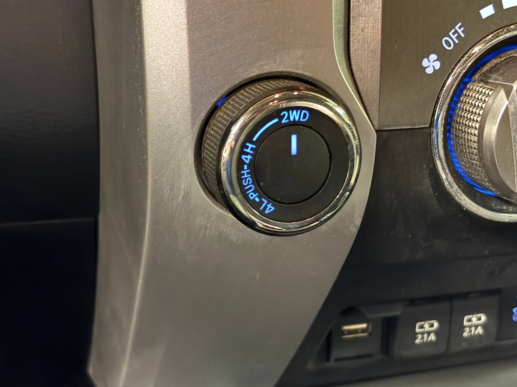 2020 Toyota Tundra SR5 - Photo 13