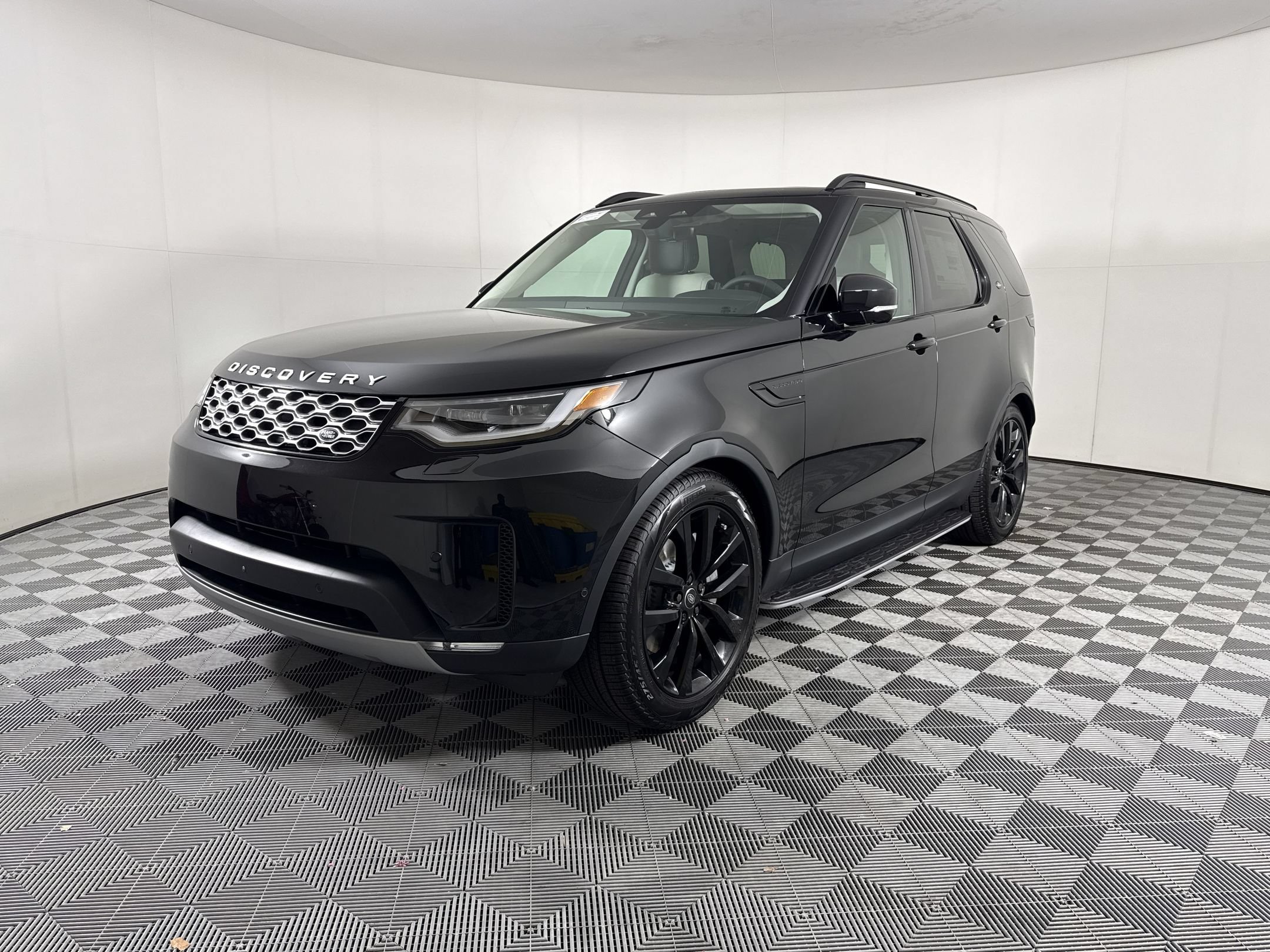 2026 Land Rover Discovery S SUV