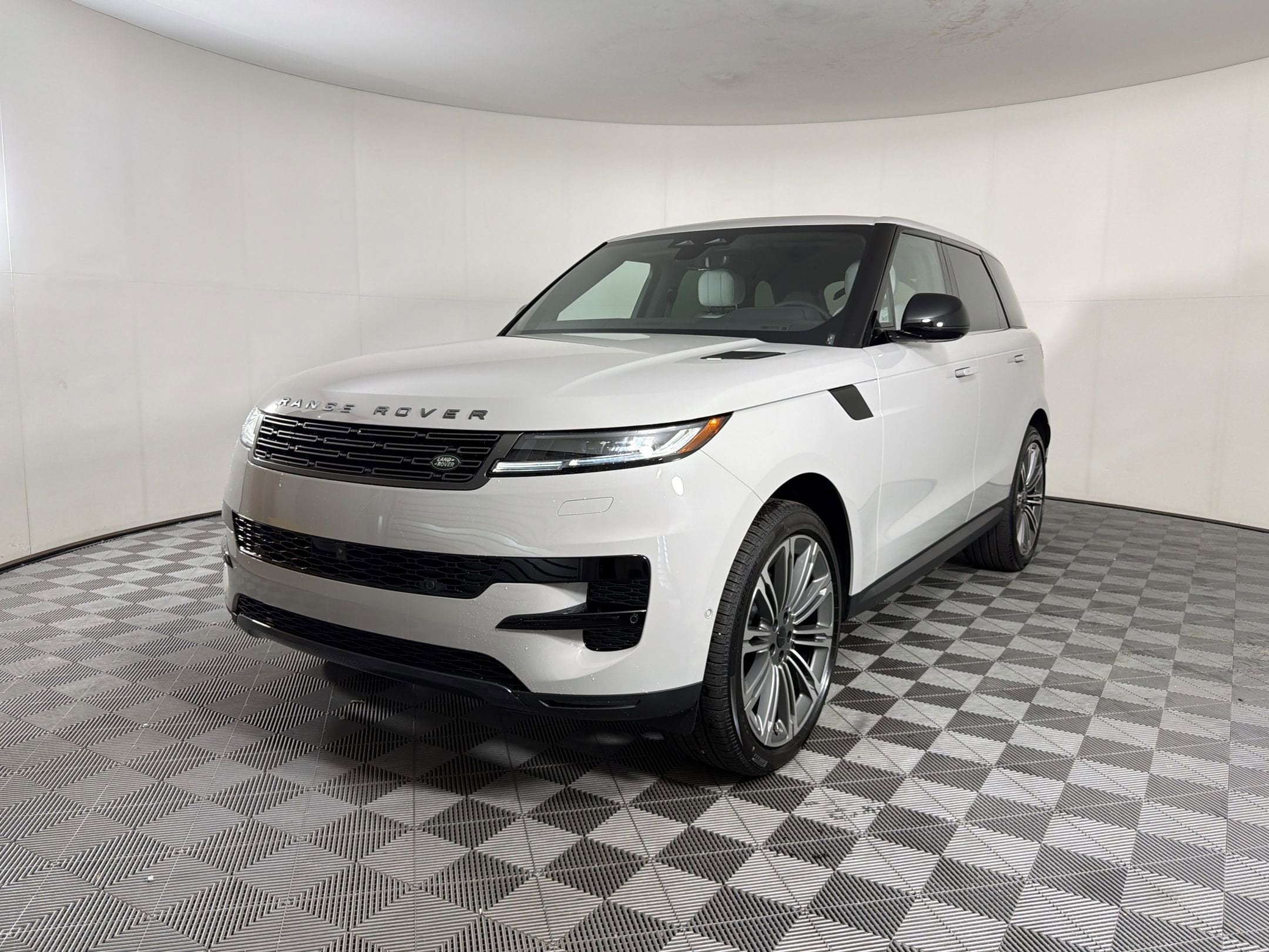 2026 Land Rover Range Rover Sport P360 SE MHEV's photo