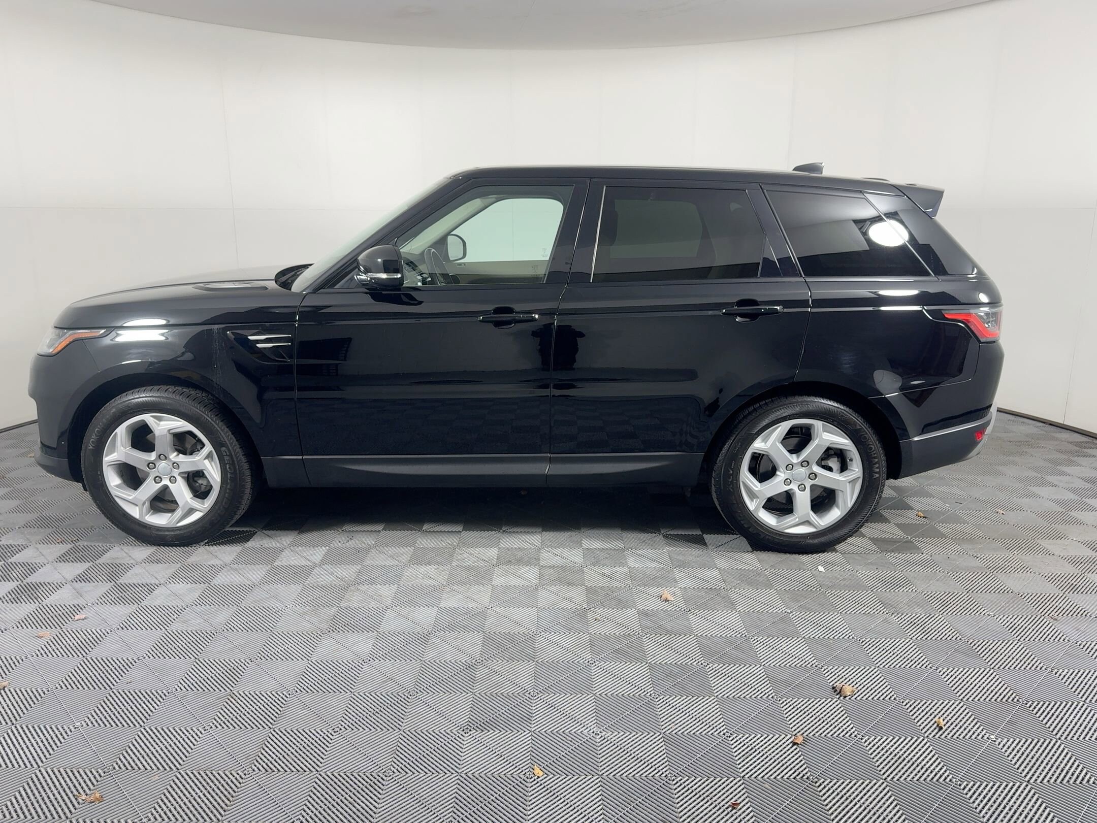 2020 Land Rover Range Rover Sport SE photo 2