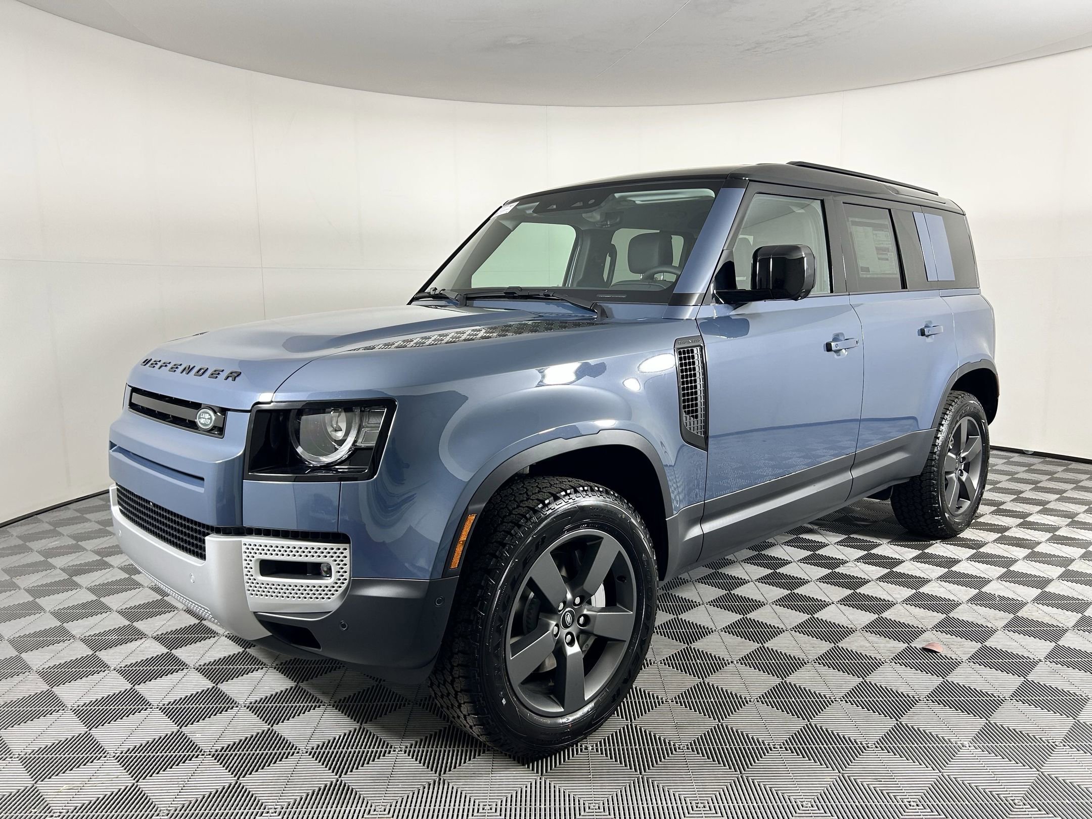 2025 Land Rover Defender 110 S