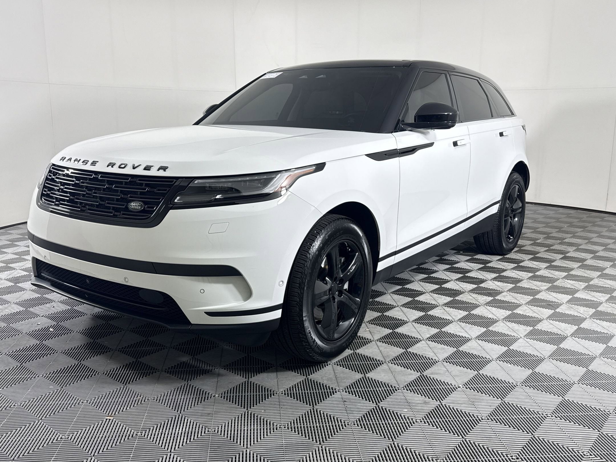 2024 Land Rover Range Rover Velar P250 S's photo
