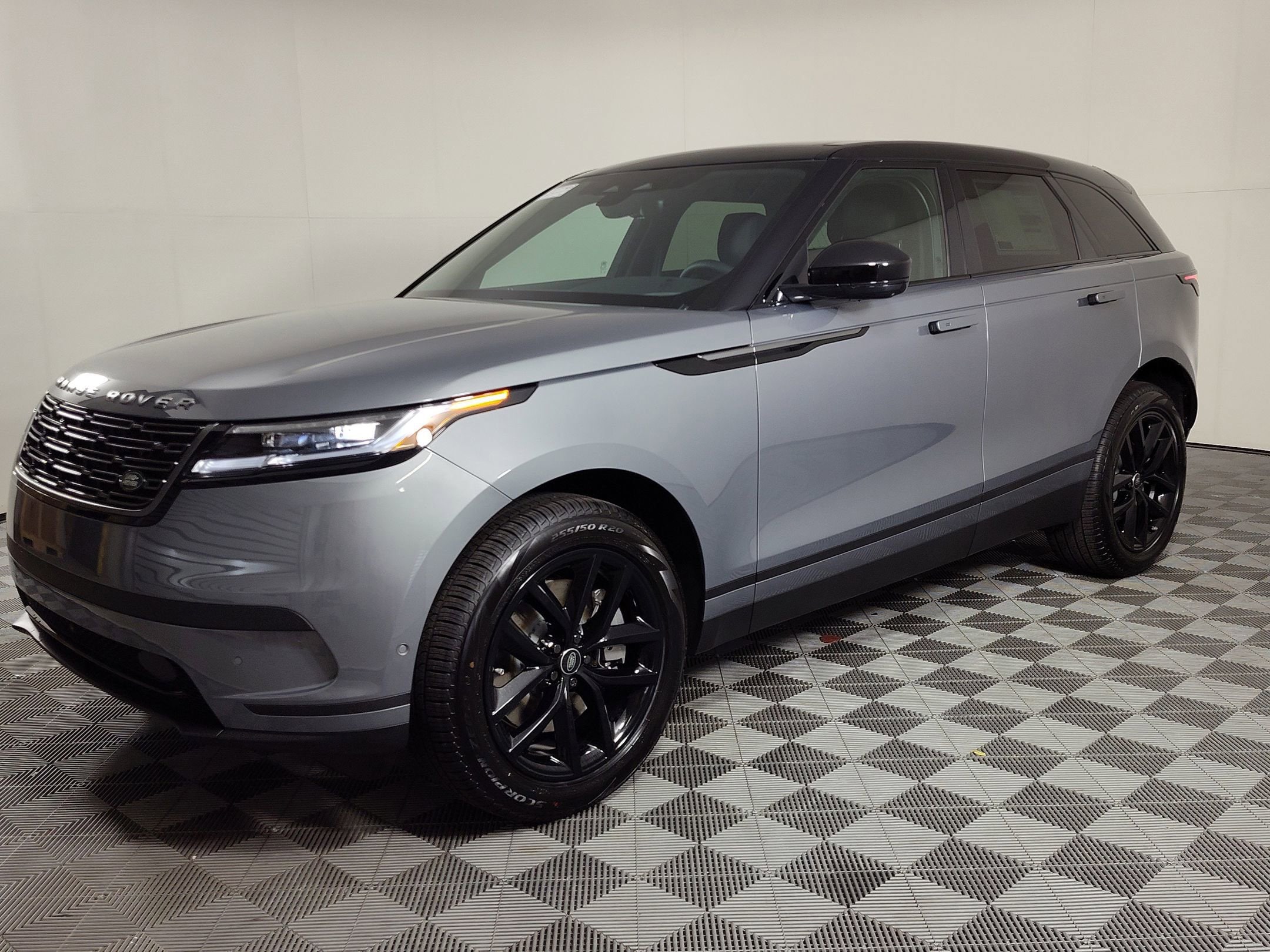 2026 Land Rover Range Rover Velar P250 S's photo