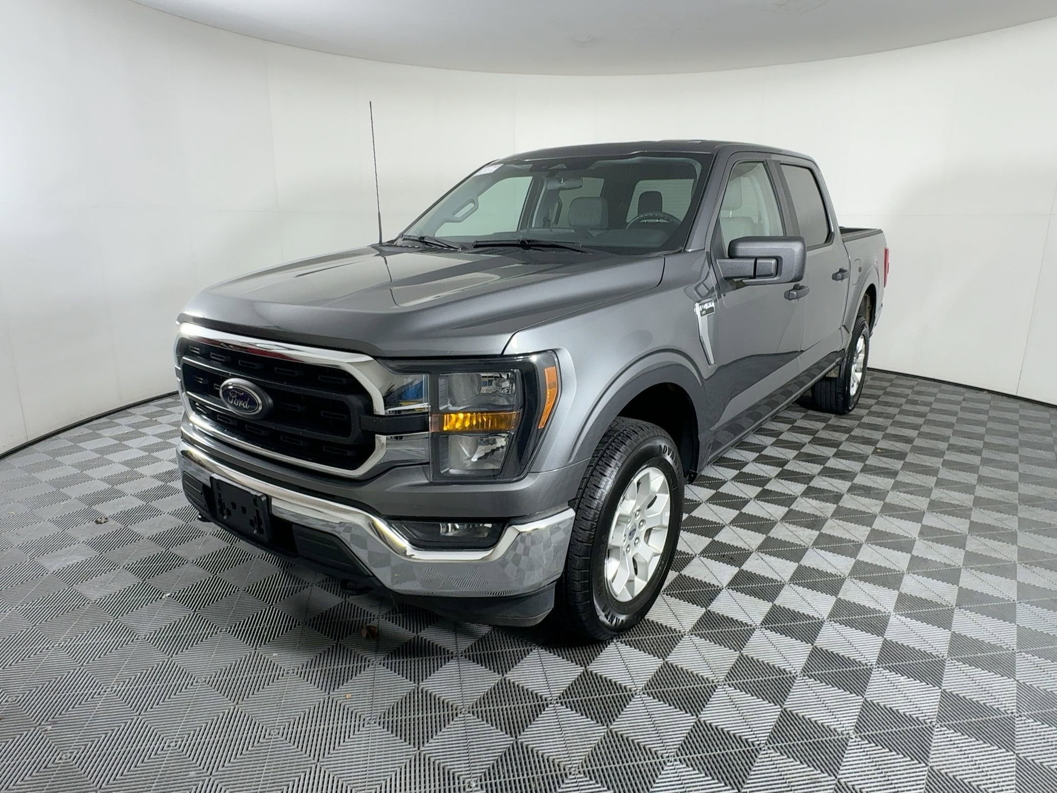 2023 Ford F-150 XL's photo