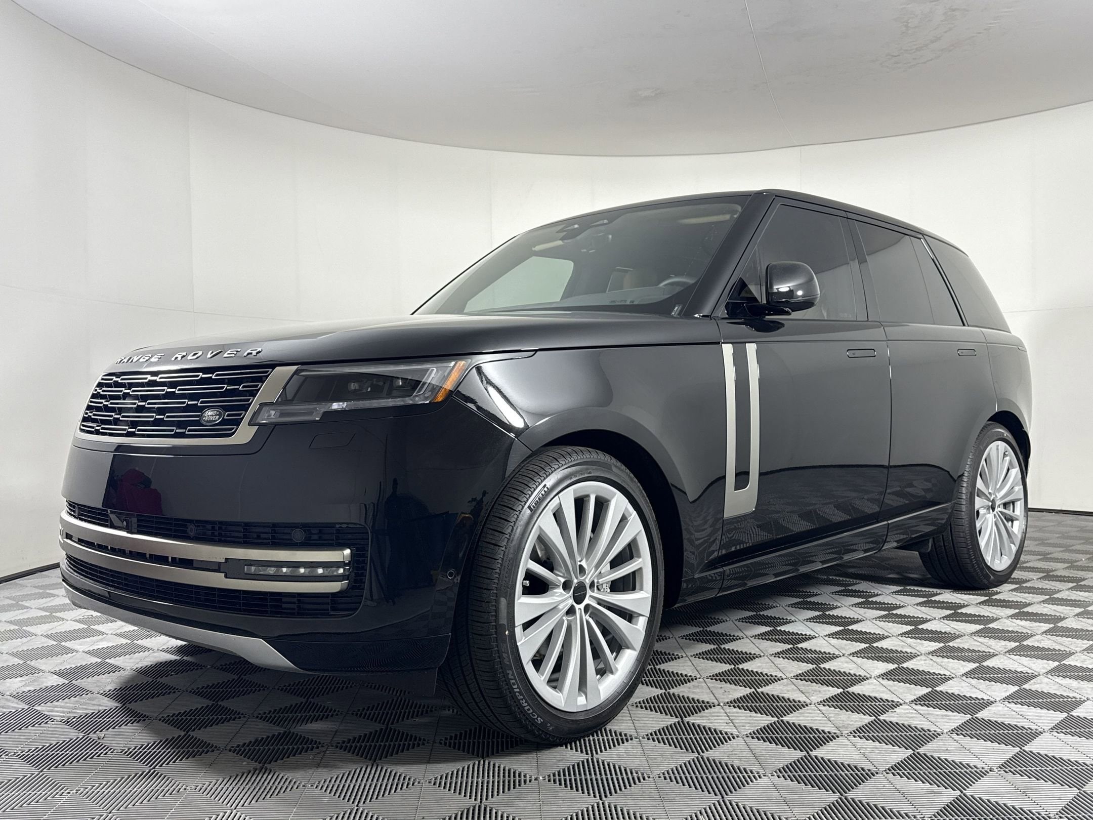 2026 Land Rover Range Rover 3.0 SE SWB's photo