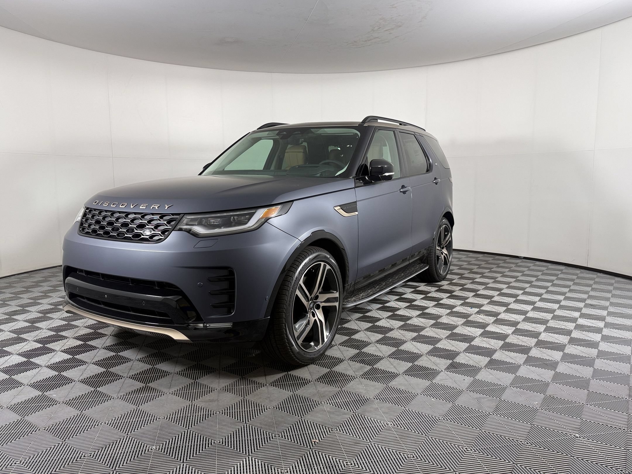 2026 Land Rover Discovery Gemini Edition SUV