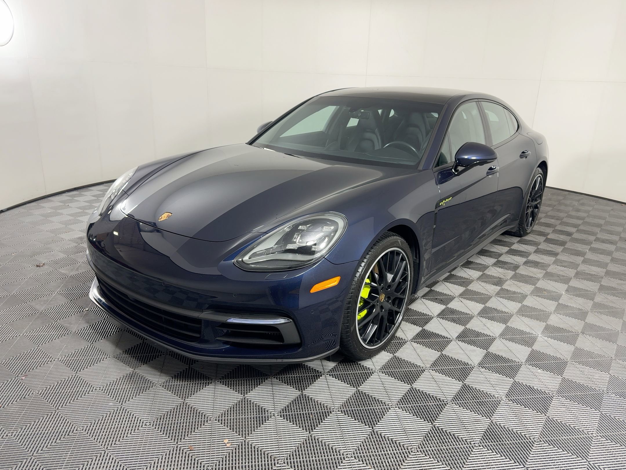 2018 Porsche Panamera 4 E-Hybrid's photo