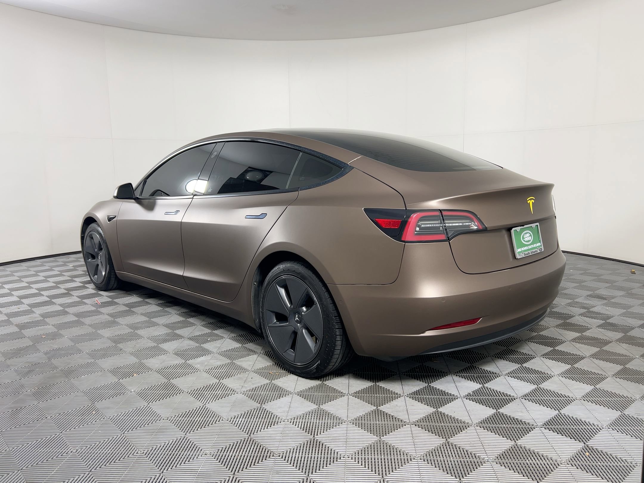 2021 Tesla Model 3 Standard Range Plus photo 2