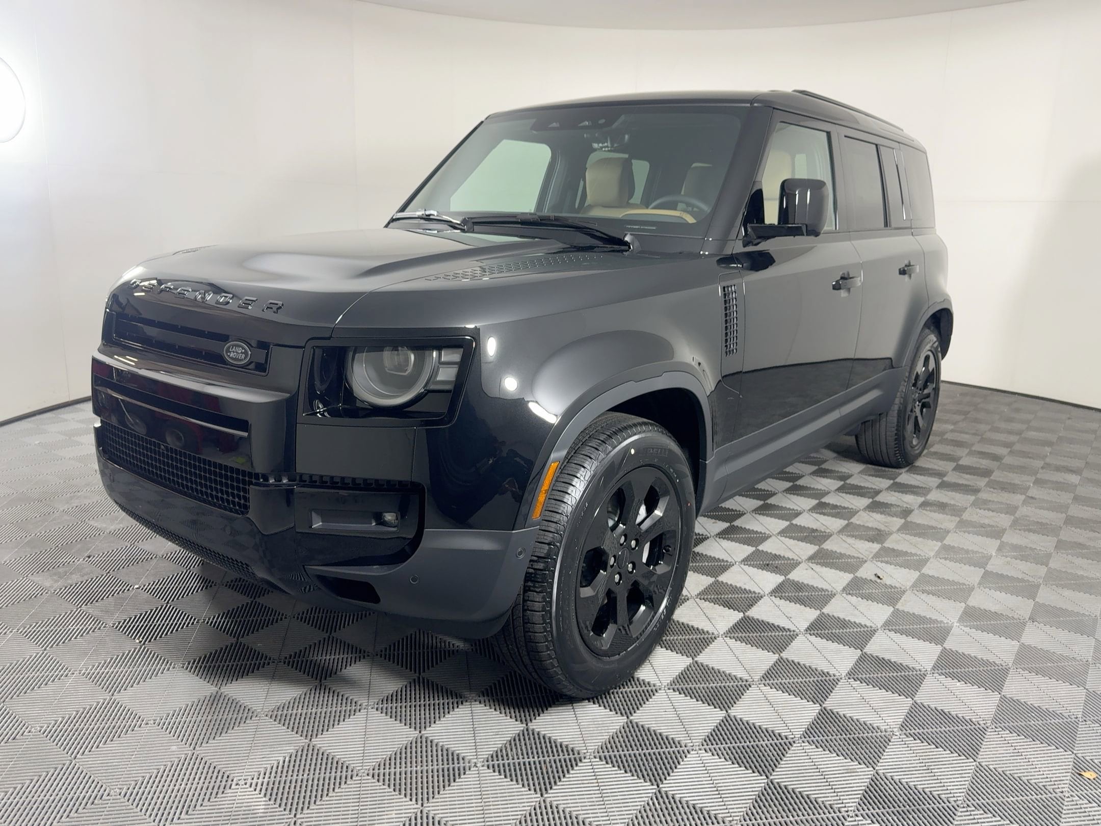 2026 Land Rover Defender S's photo