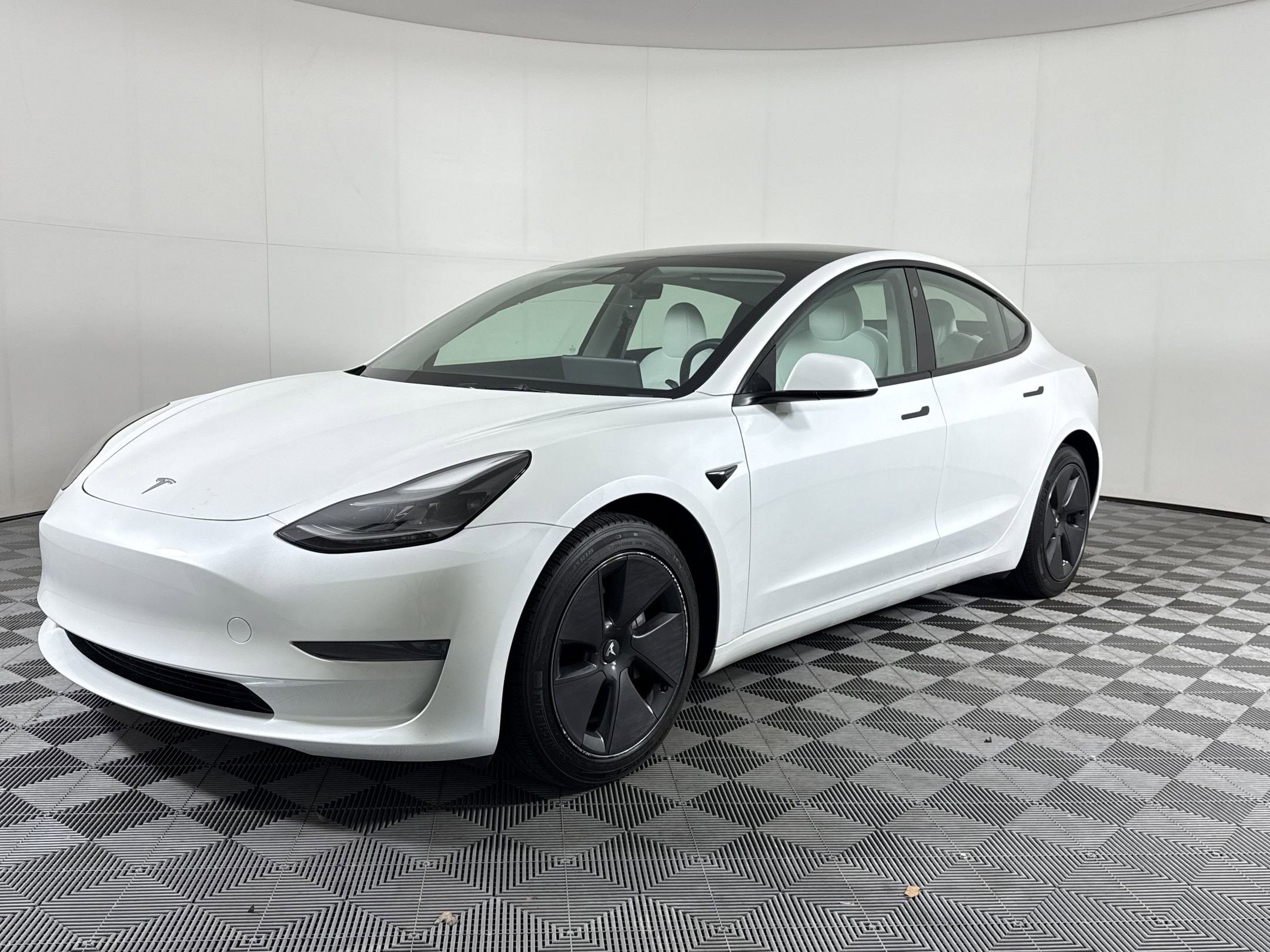 2023 Tesla Model 3 -'s photo