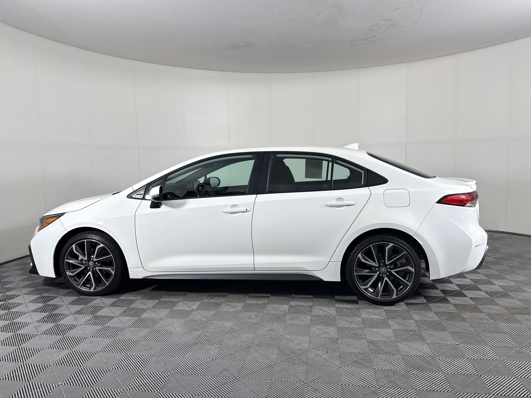 Used 2022 Toyota Corolla SE with VIN 5YFS4MCE1NP135321 for sale in Fairburn, GA