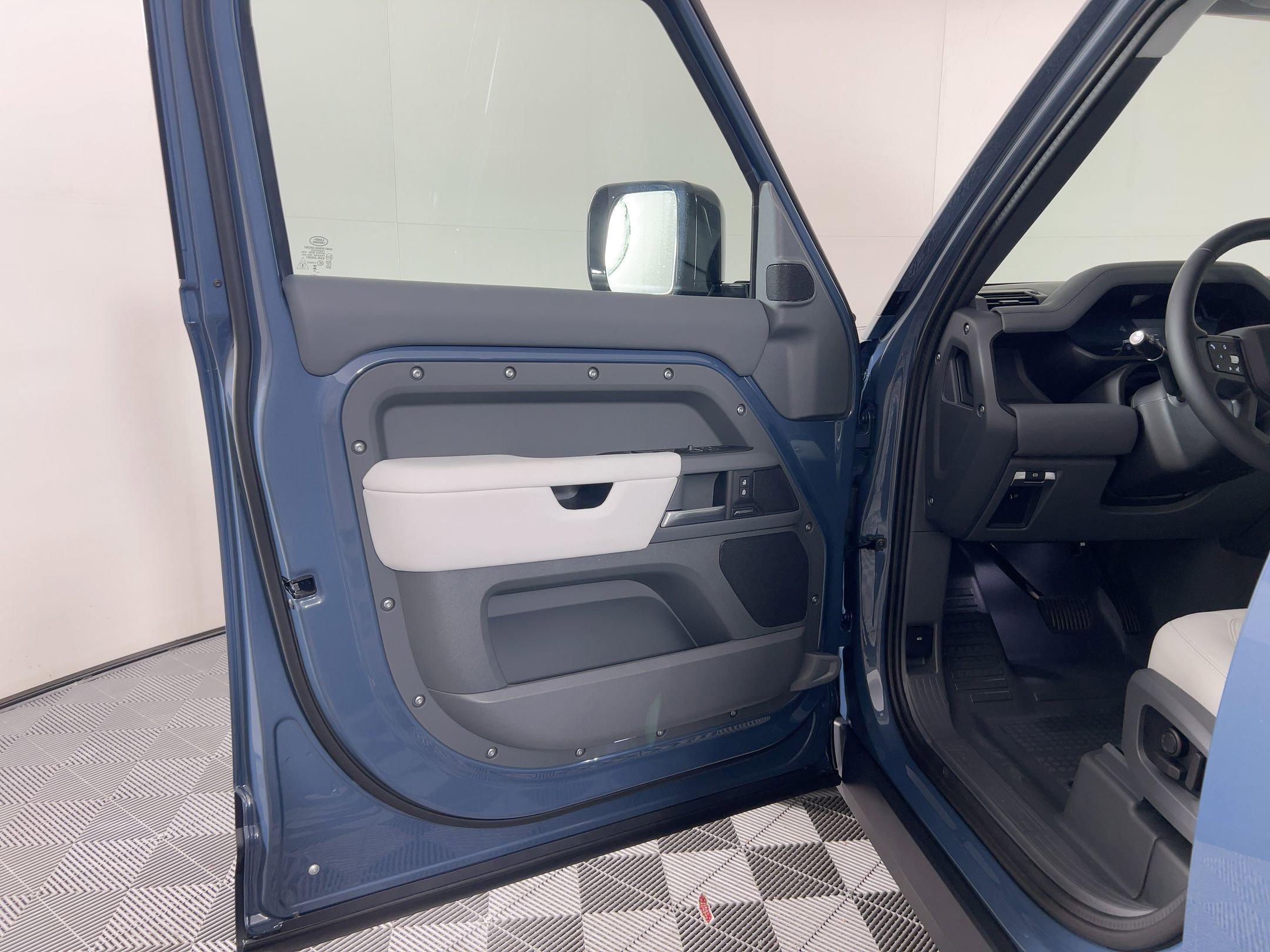 2026 Land Rover Defender 110 S photo 4