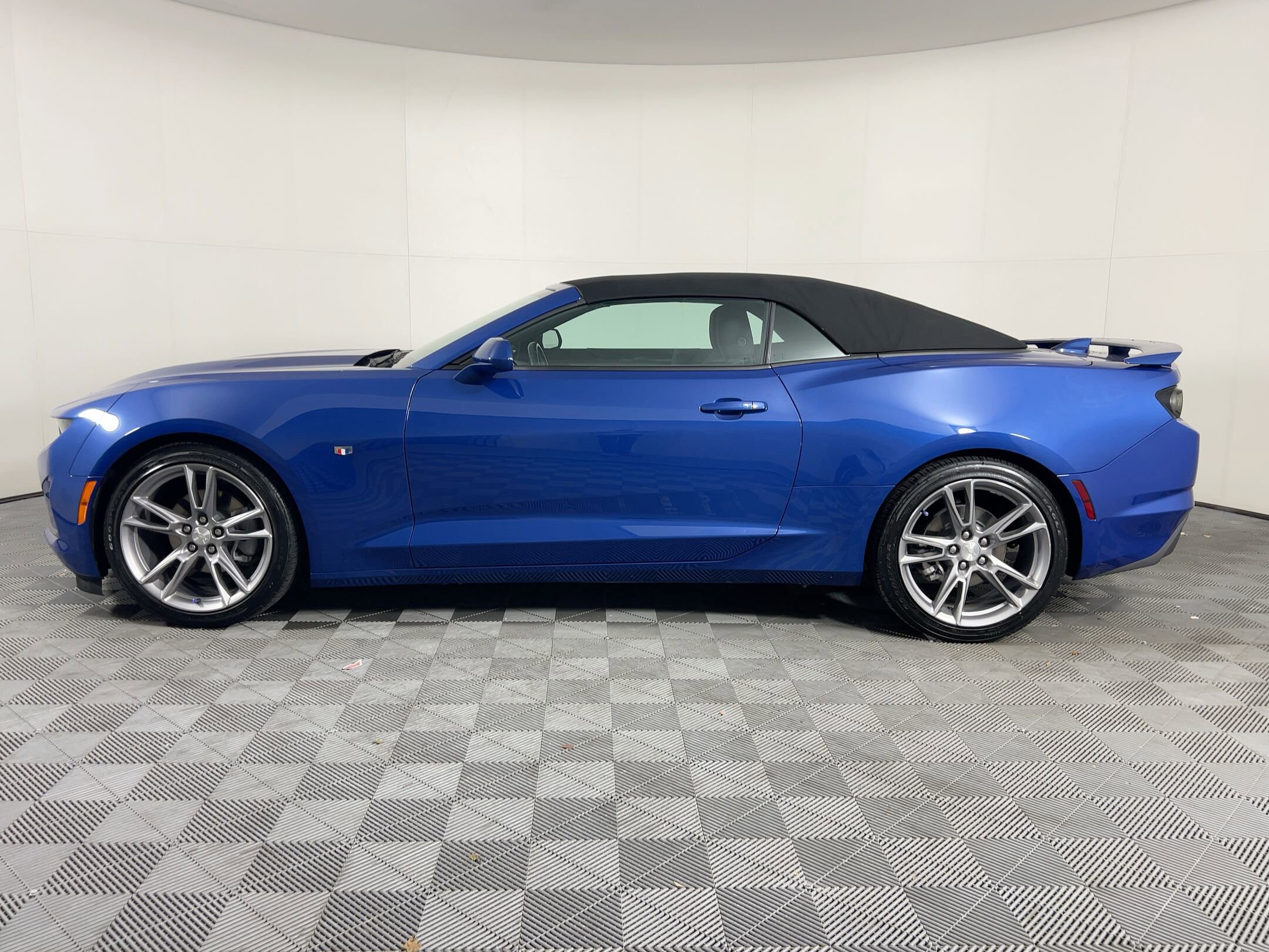 2022 Chevrolet Camaro 1LT photo 2