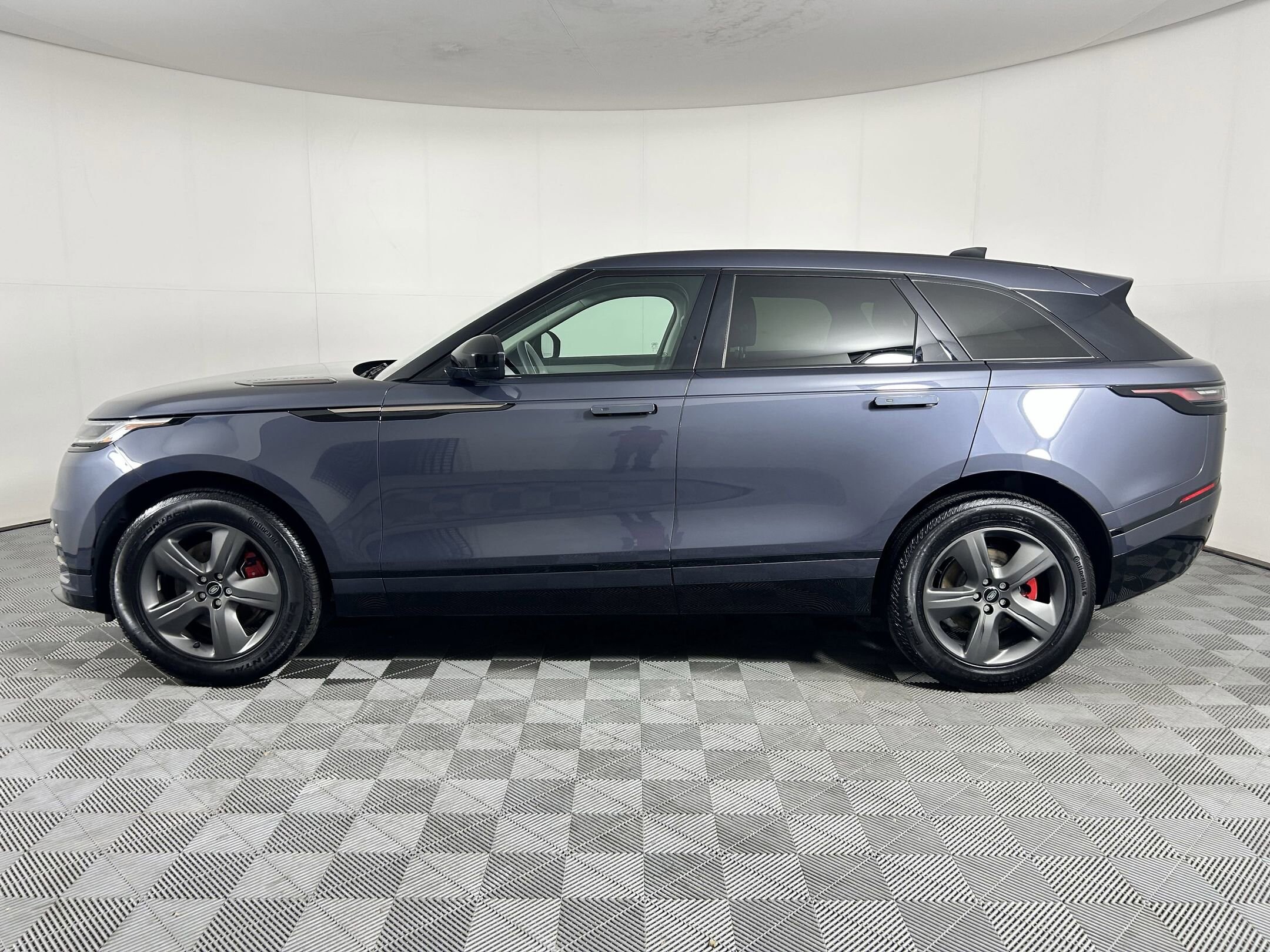 2025 Land Rover Range Rover Velar SE photo 2