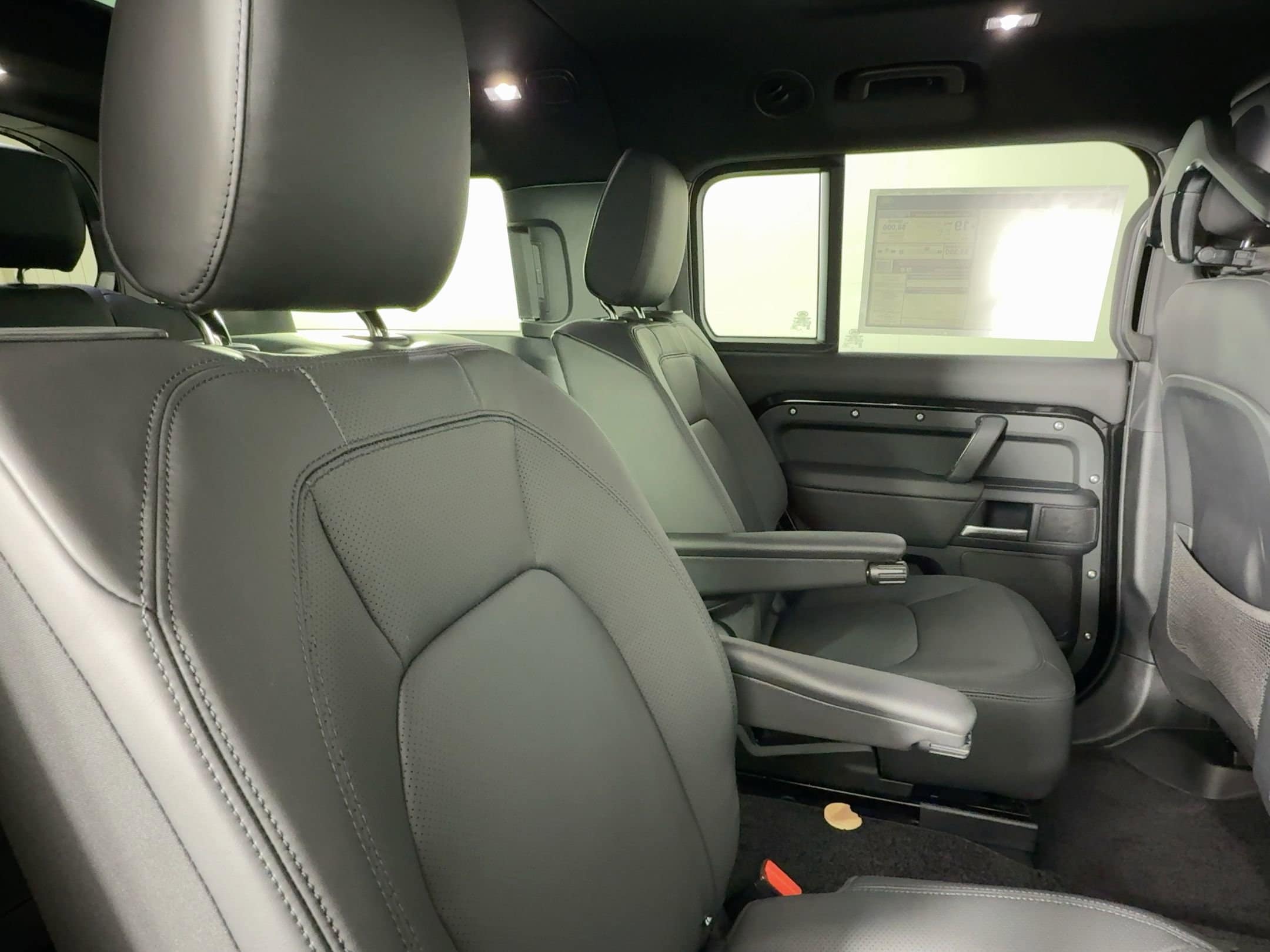 2026 Land Rover Defender S - Photo 28