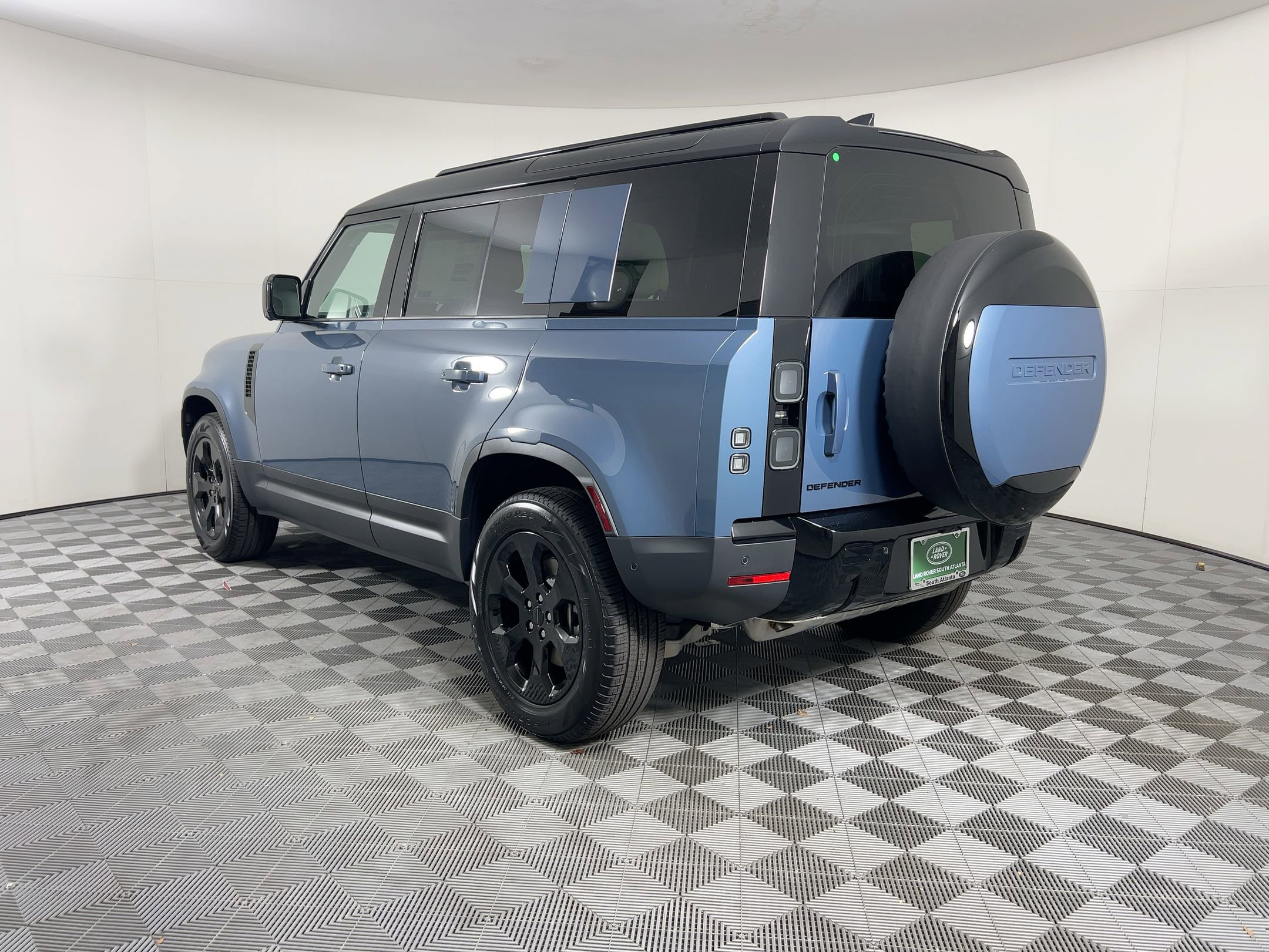 2026 Land Rover Defender 110 S photo 3