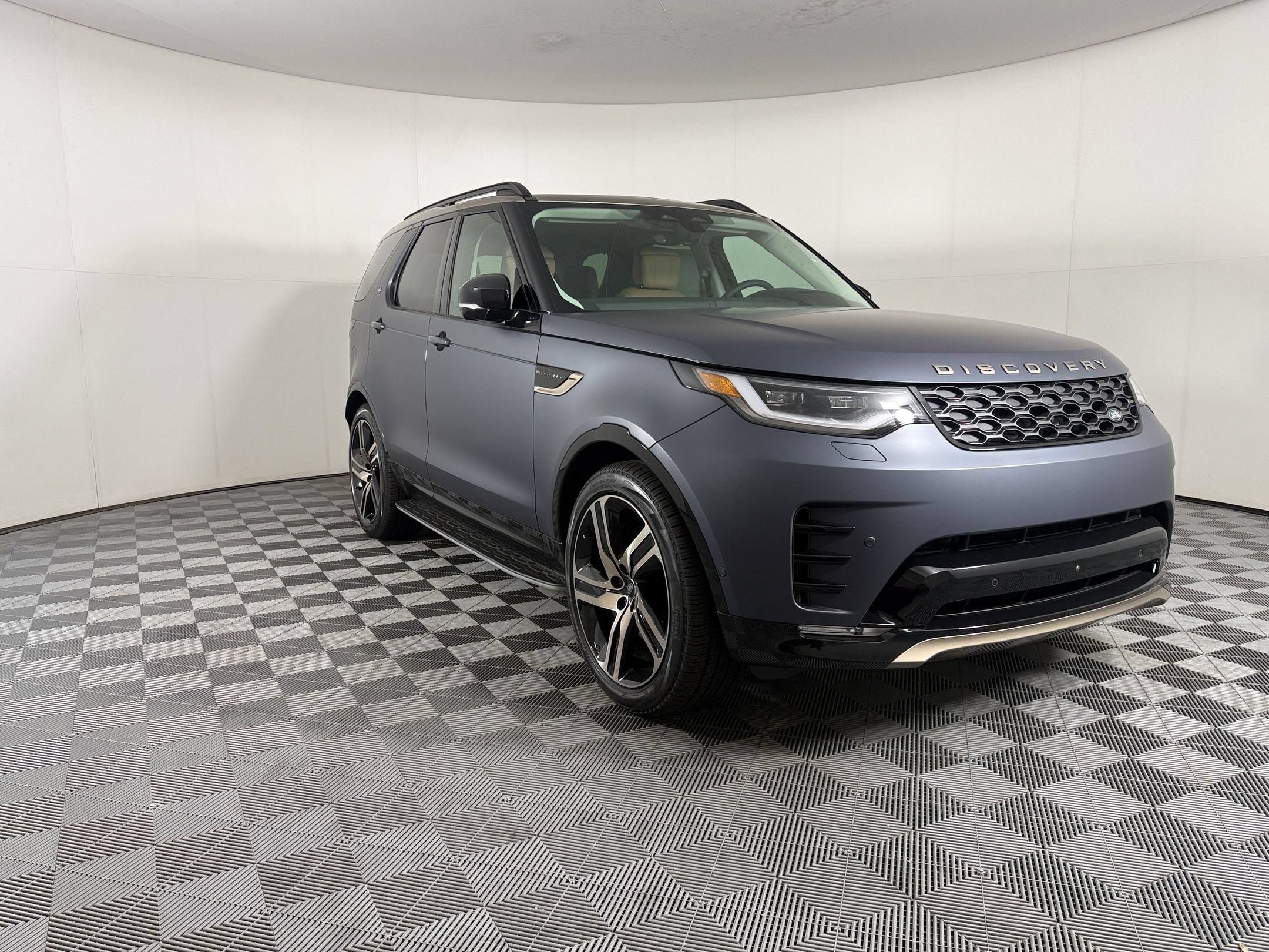 2026 Land Rover Discovery Gemini Edition SUV