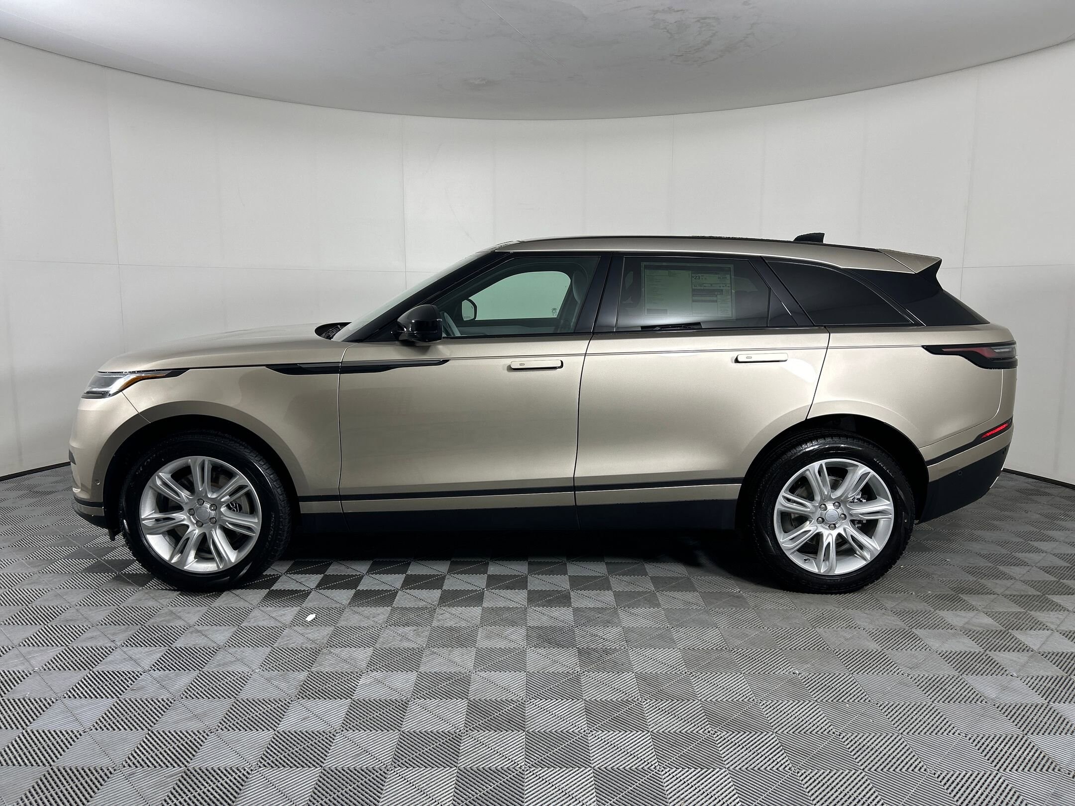 2026 Land Rover Range Rover Velar P250 S photo 2