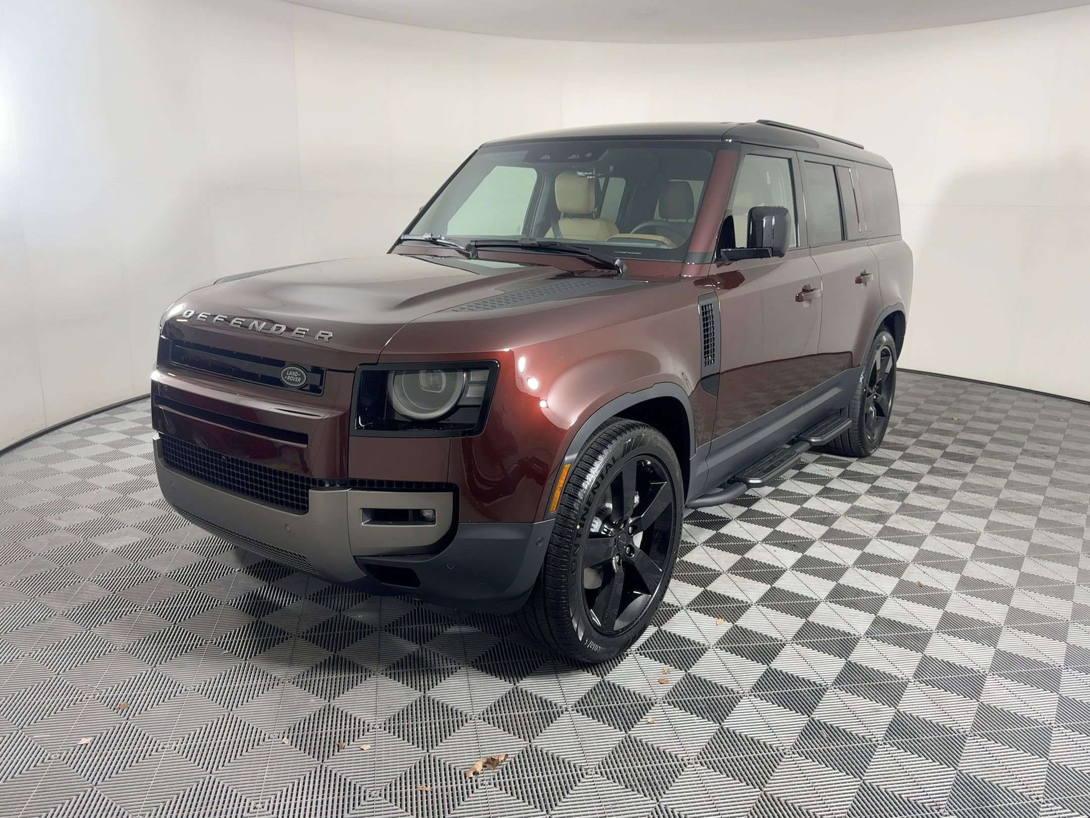 2026 Land Rover Defender S's photo