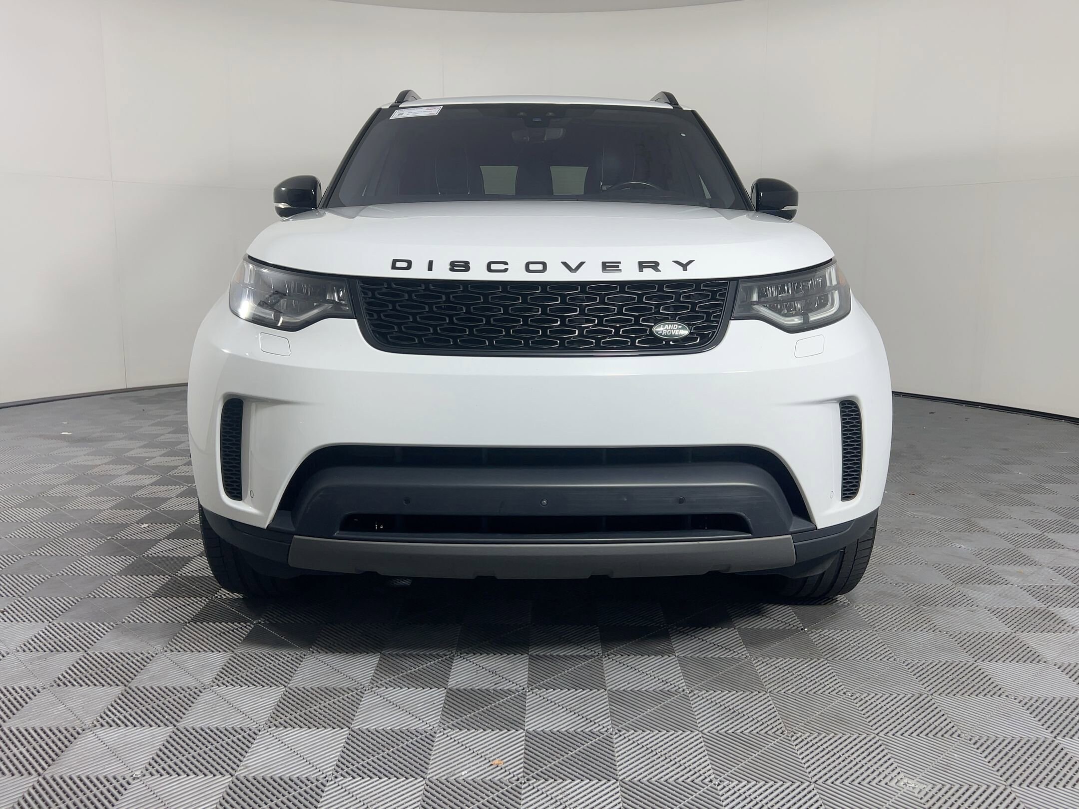 2018 Land Rover Discovery HSE photo 3