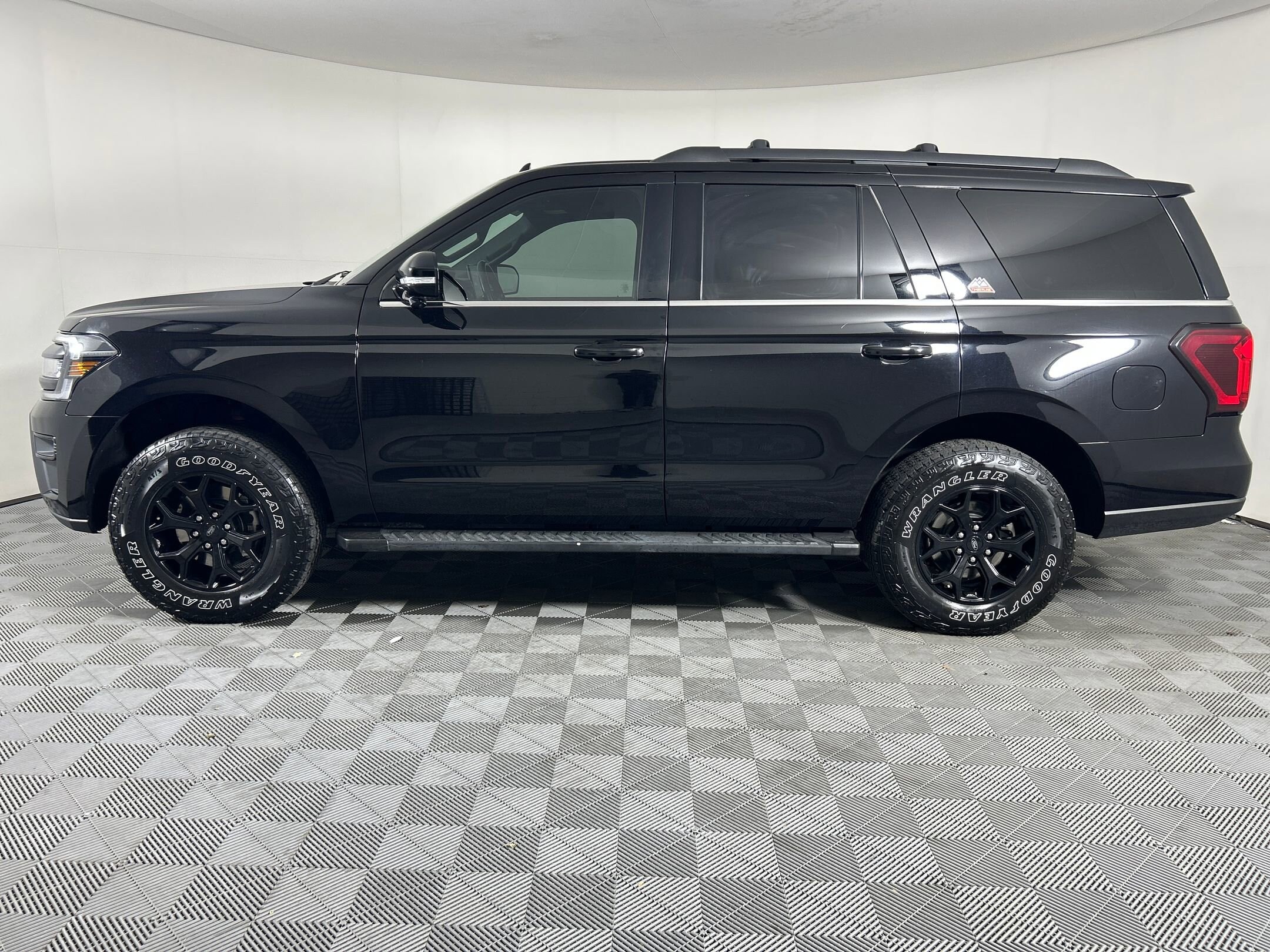 2022 Ford Expedition Timberline photo 2