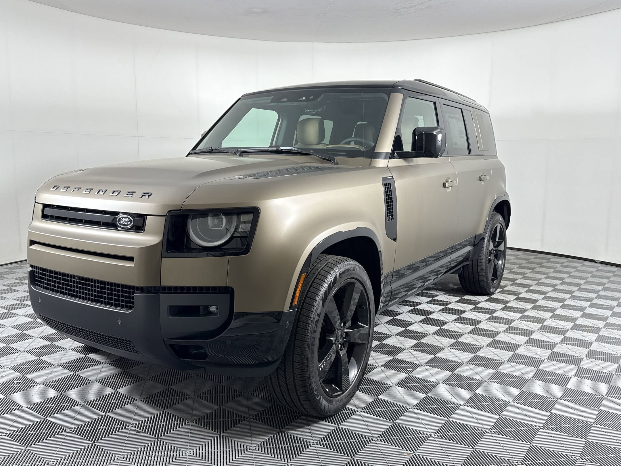 2026 Land Rover Defender 110 X-Dynamic SE P400's photo