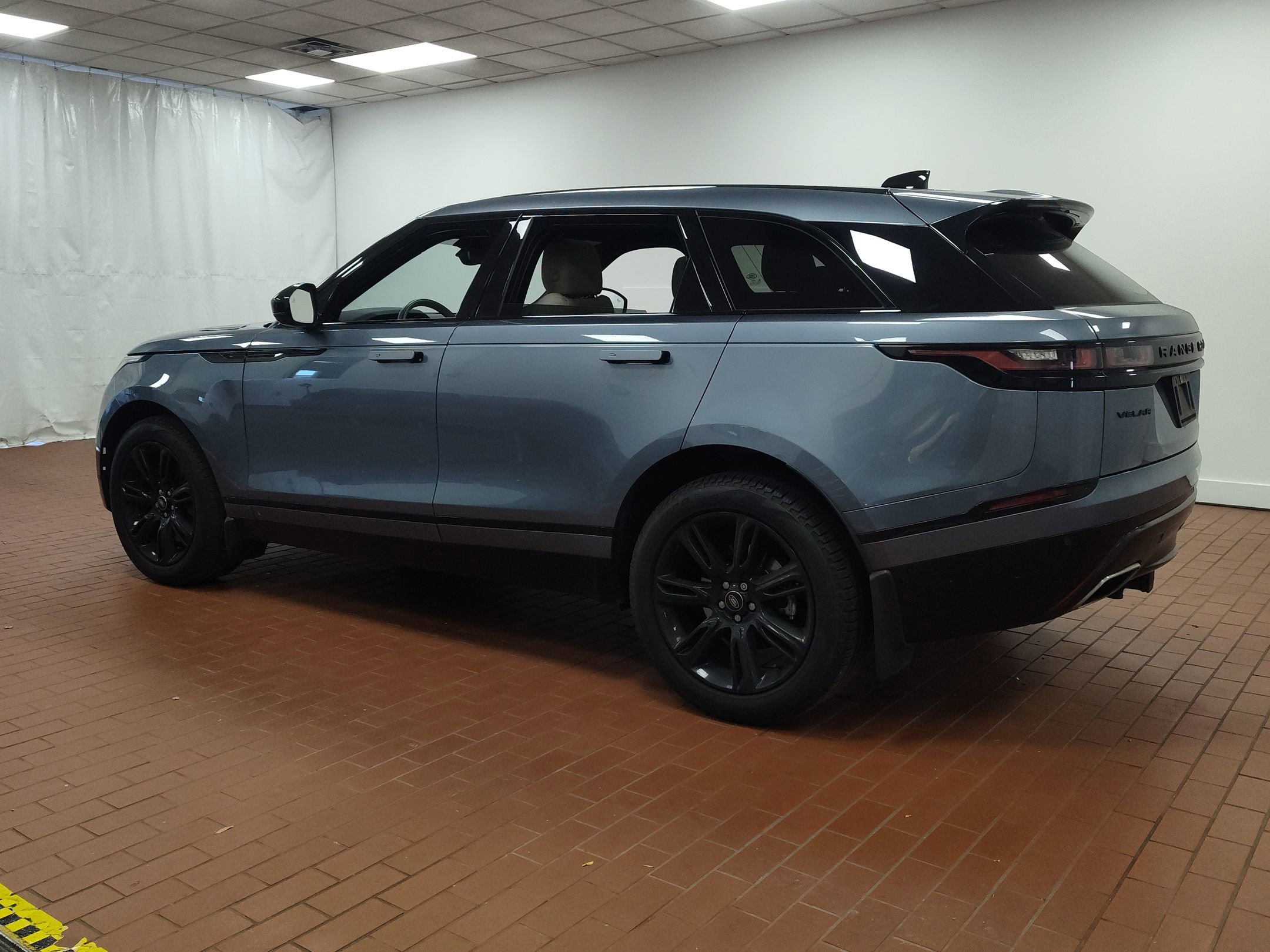 2023 Land Rover Range Rover Velar R-Dynamic S photo 3