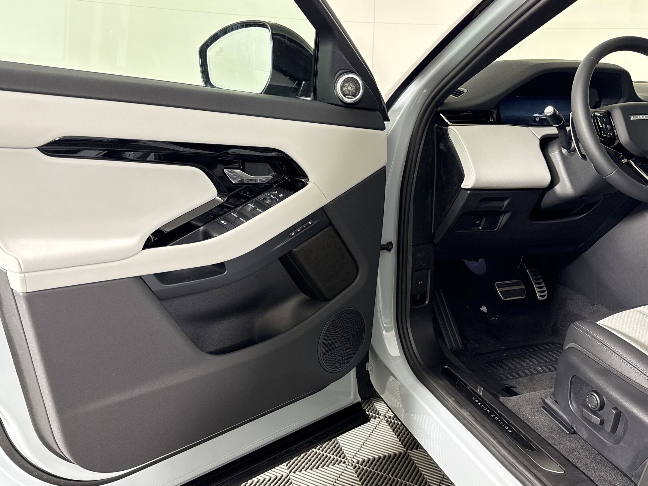 2026 Land Rover Range Rover Evoque Hoxton Edition SUV
