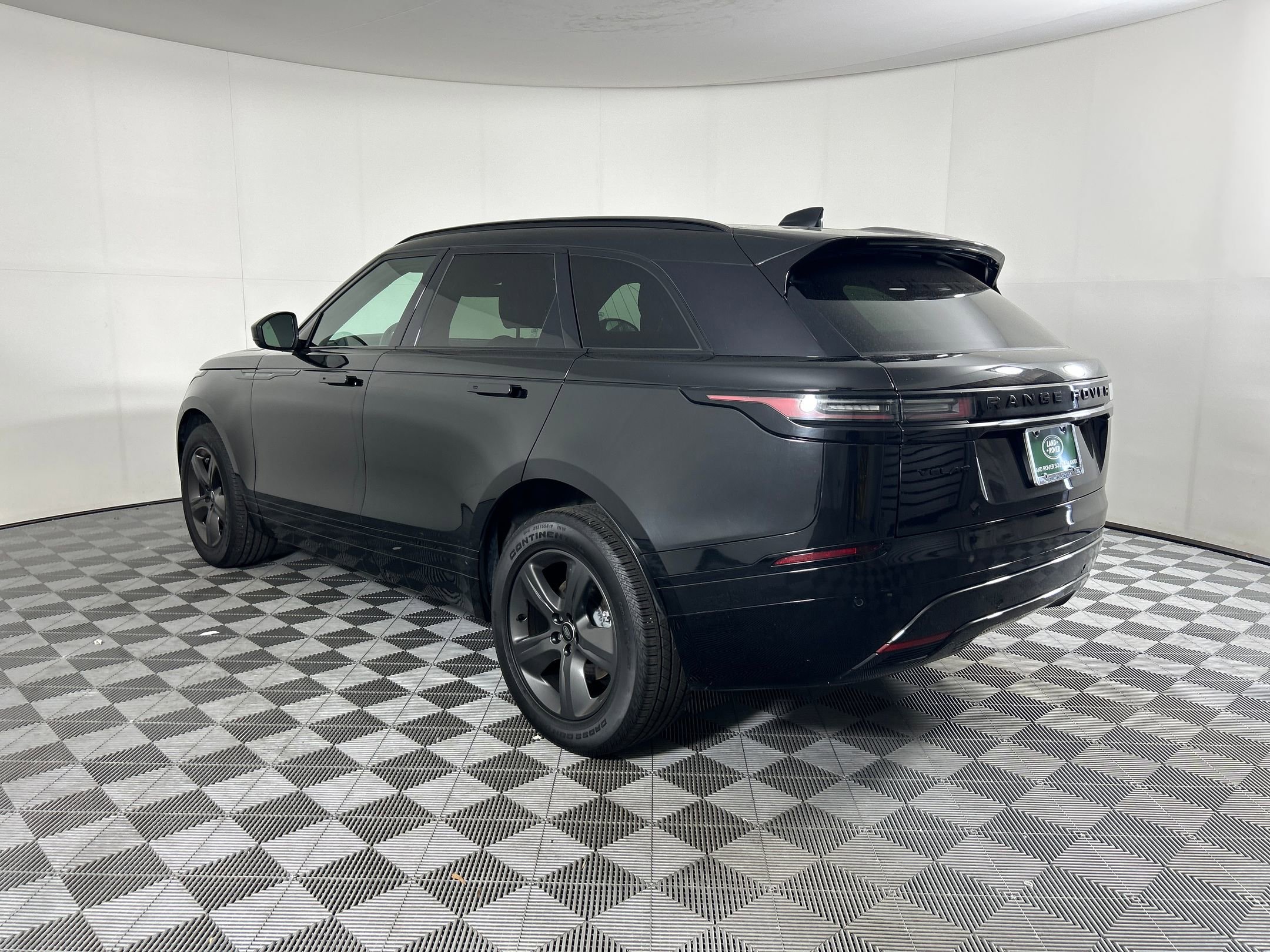 2025 Land Rover Range Rover Velar SE photo 2