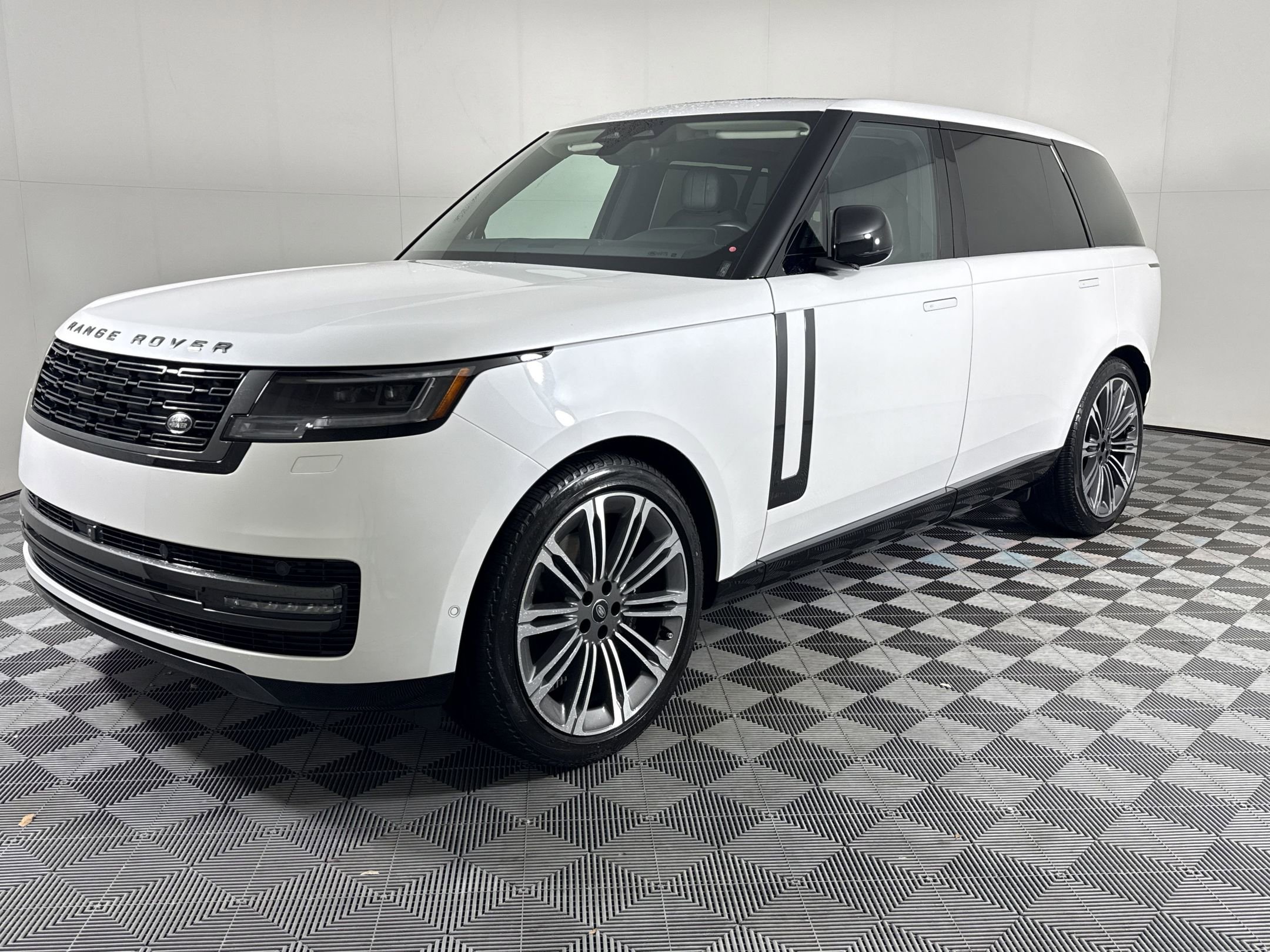 2024 Land Rover Range Rover 3.0 SE LWB 7's photo