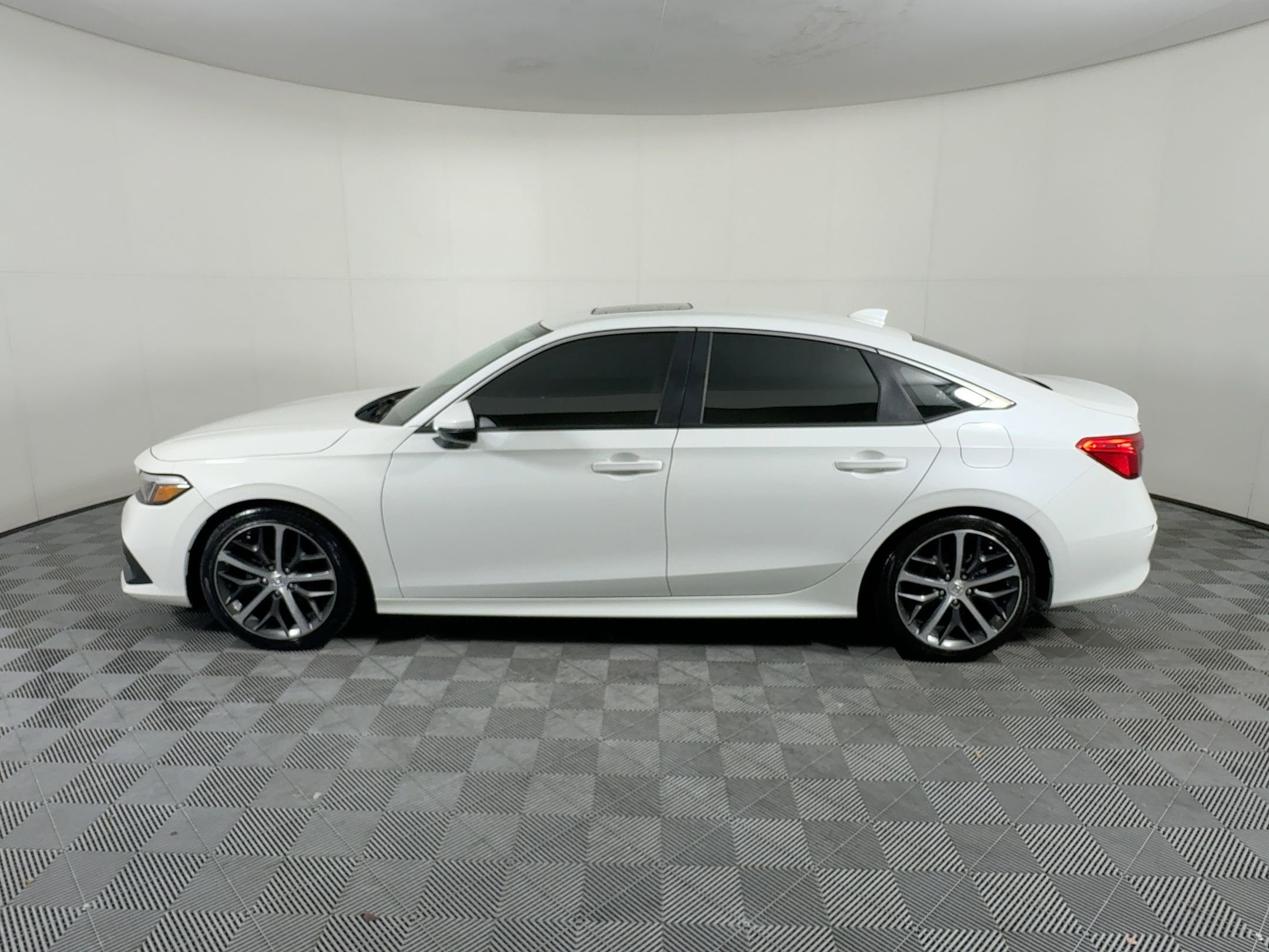 2022 Honda Civic Touring photo 2