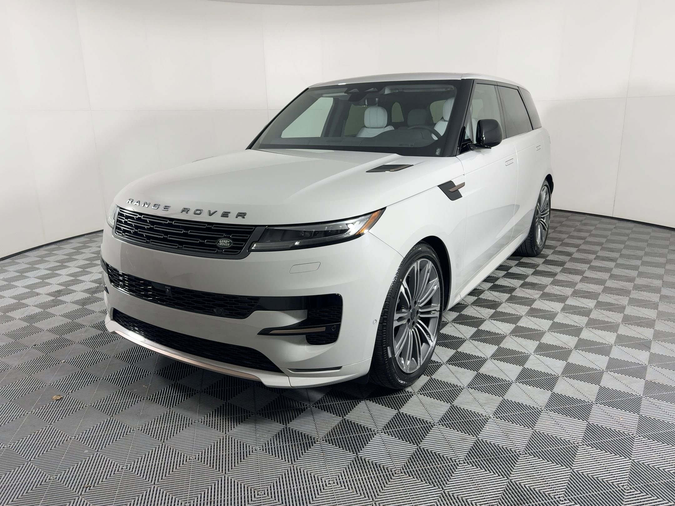 2026 Land Rover Range Rover Sport Dynamic SE's photo