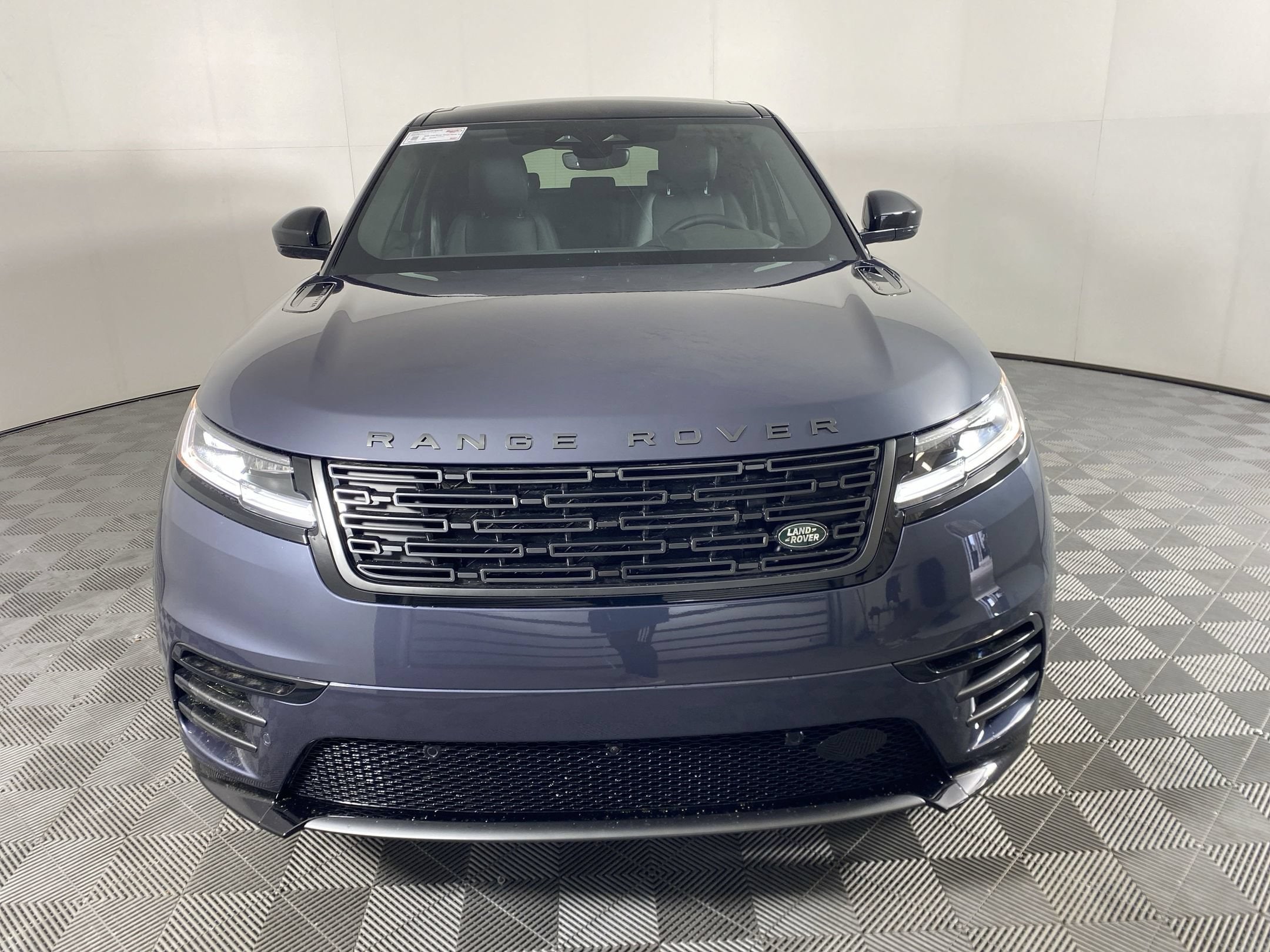 2026 Land Rover Range Rover Velar Dynamic SE SUV