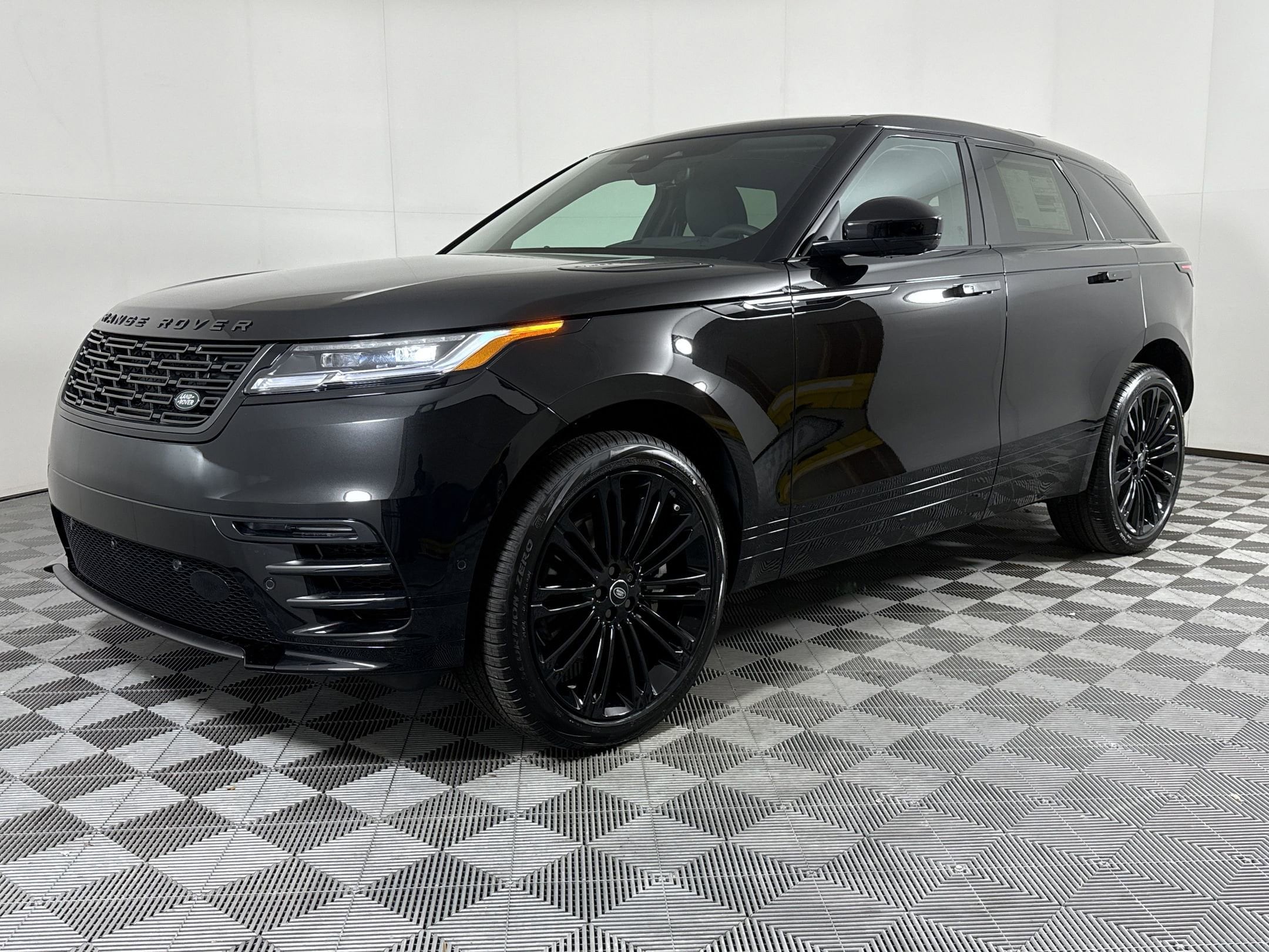 2026 Land Rover Range Rover Velar P400 Dynamic SE's photo