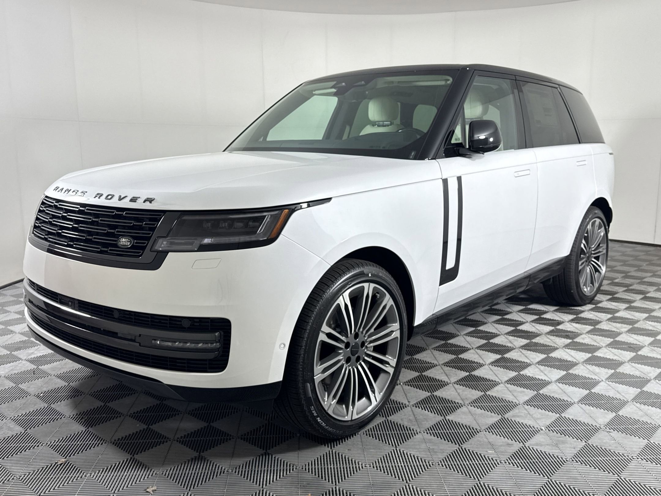 2026 Land Rover Range Rover 3.0 SE SWB's photo