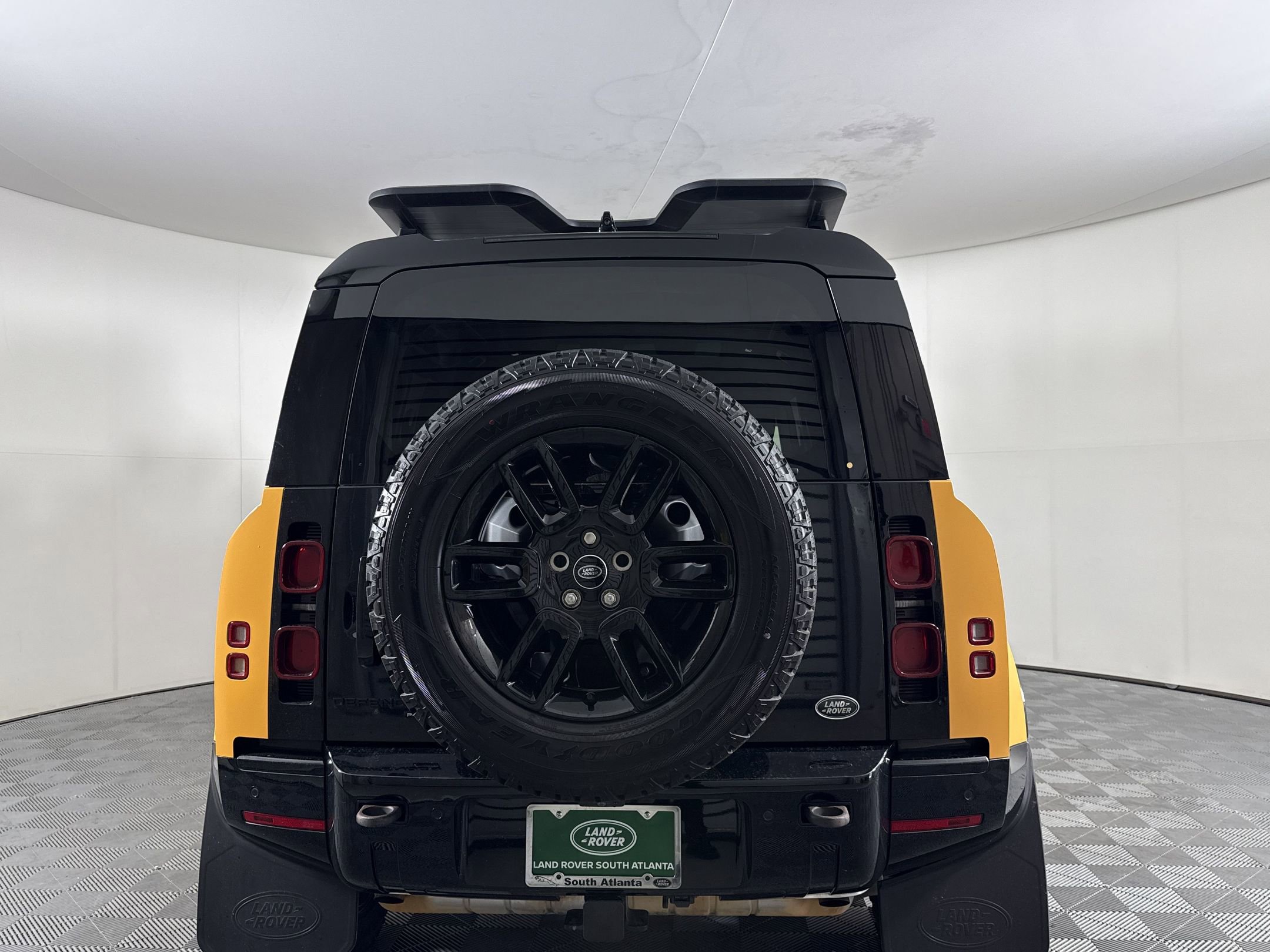 2022 Land Rover Defender X-Dynamic SE - Photo 11